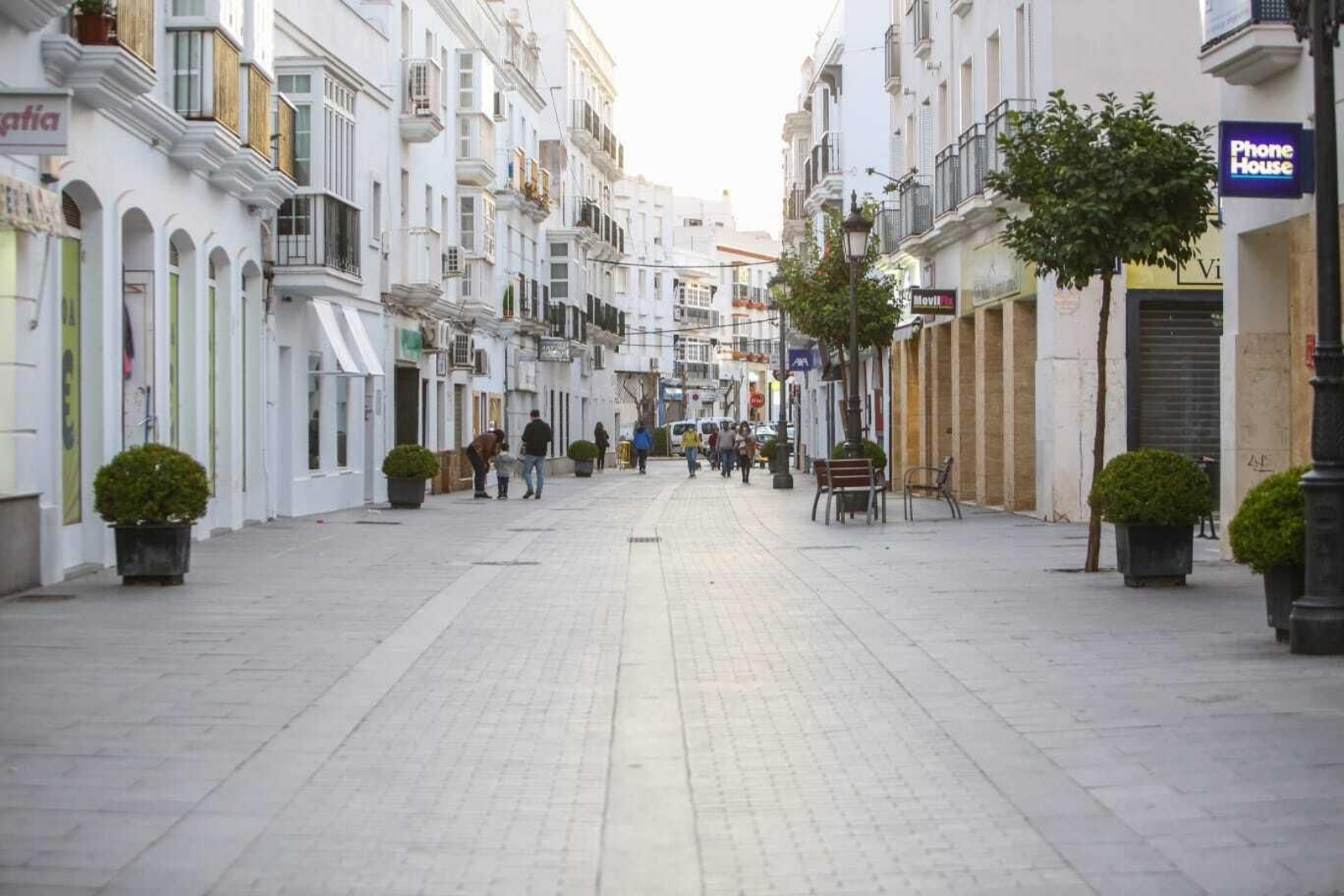 Imágenes de la primera jornada de cierres en bares y comercios de Chiclana