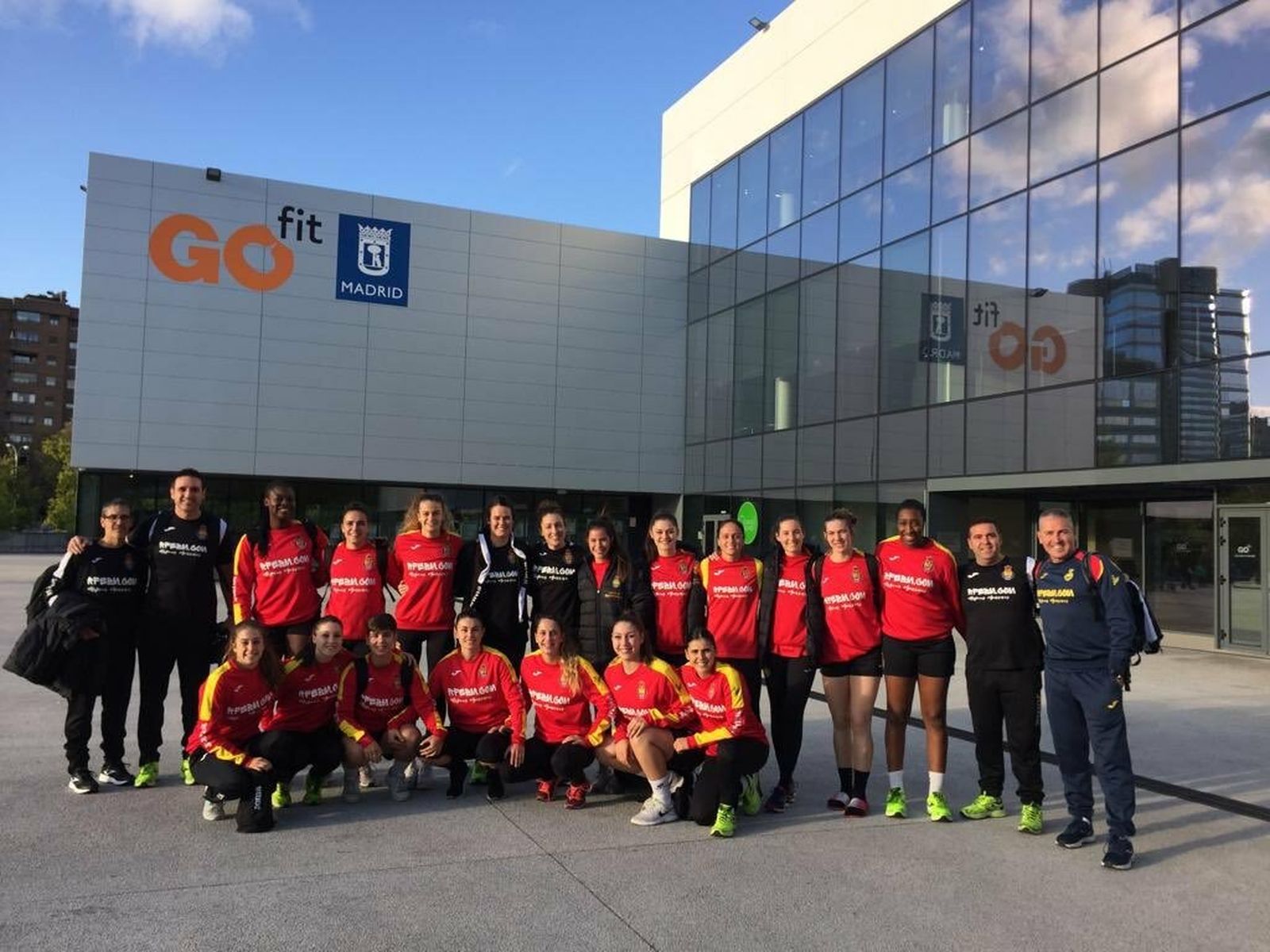 Jénnifer Gutiérrez y Paula Valdivia, con la selección 2021 en Madrid.