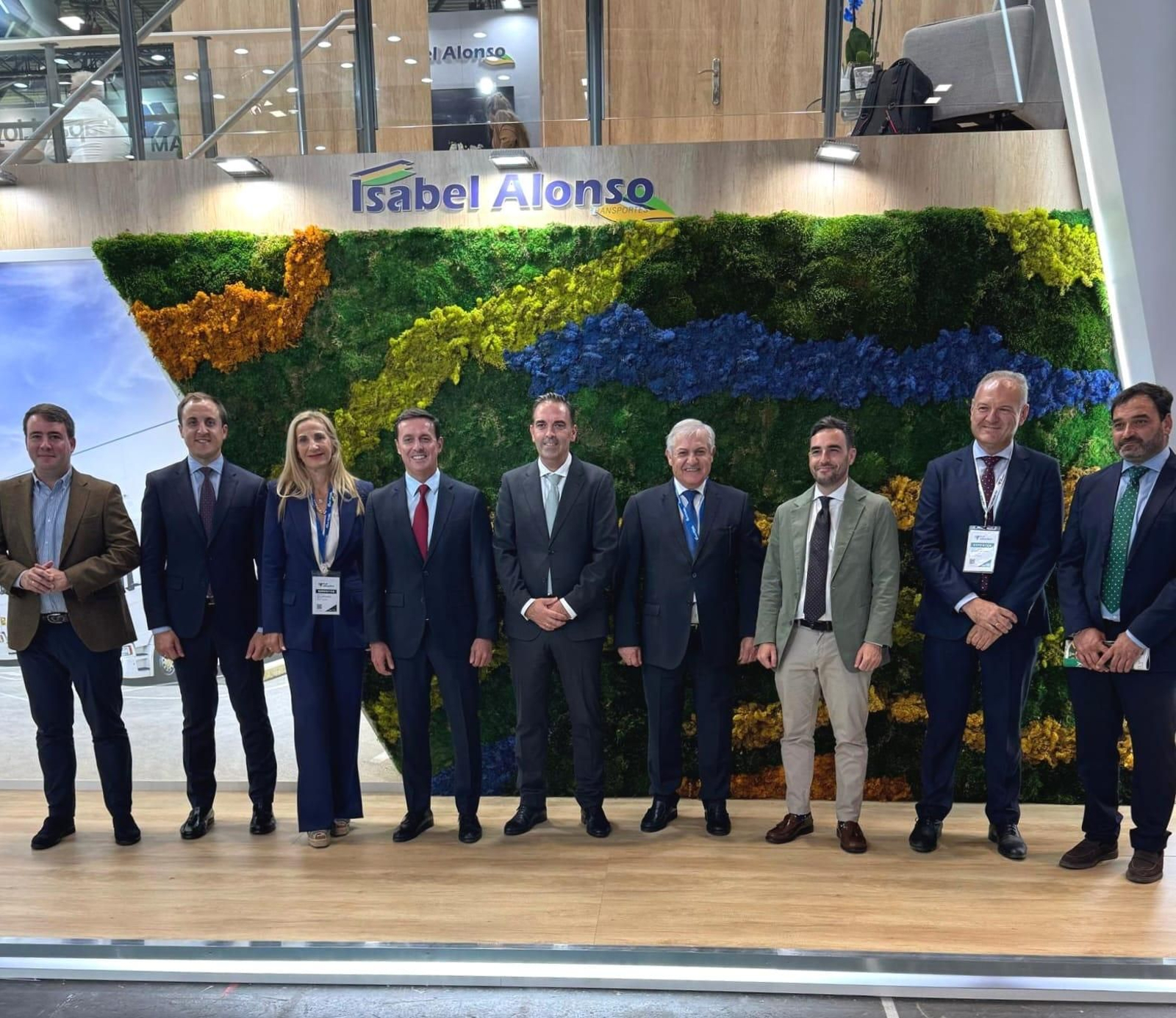 El alcalde de Vera junto a otros representante de la provincia en el stand de Isabel Alonso.