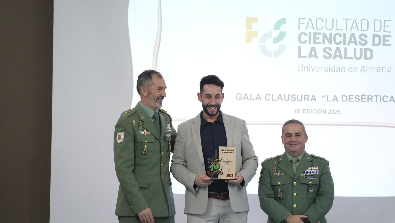 La Legión Española rinde tributo a los 'desérticos' en su gala, en imágenes