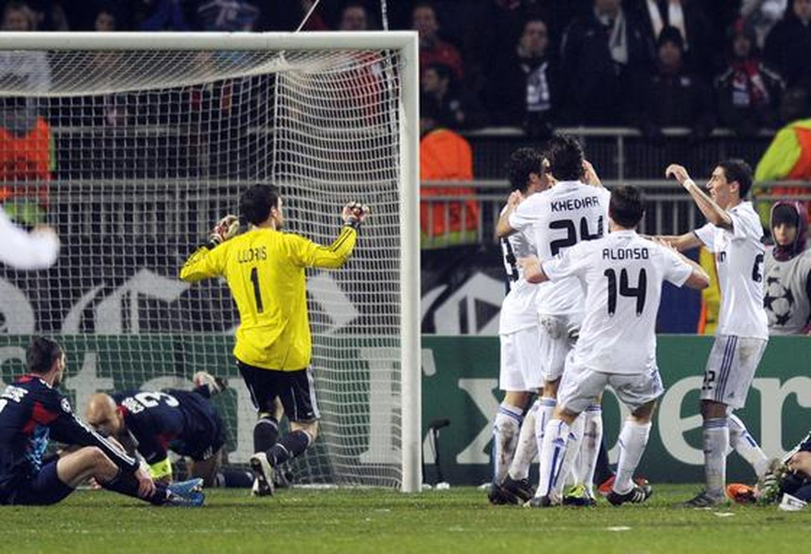 El Real Madrid empata en Lyon y pone medio pie en los cuartos de final de la 'Champions'. / AFP