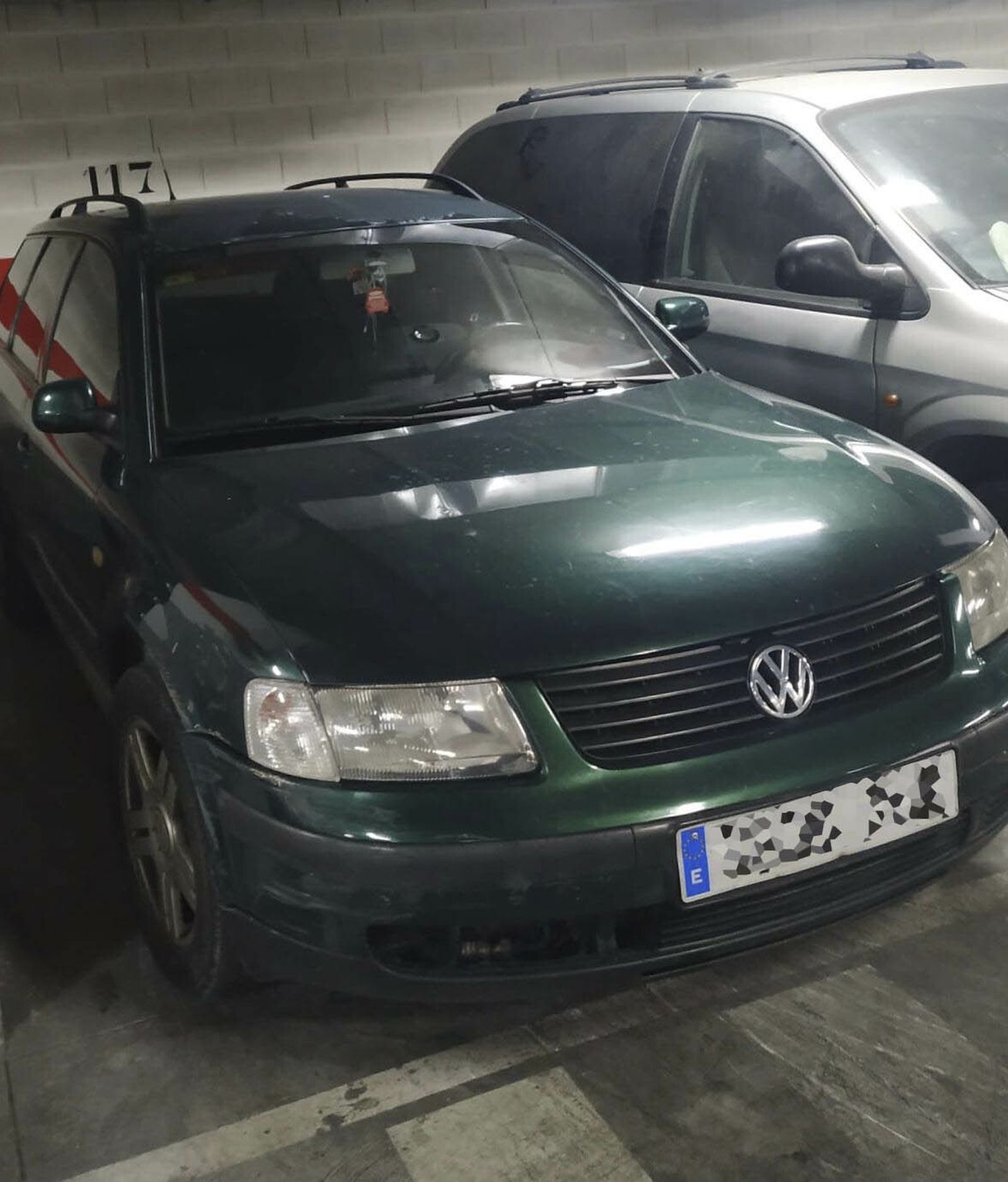 Taxi pirata inmovilizado por la Policía Local.