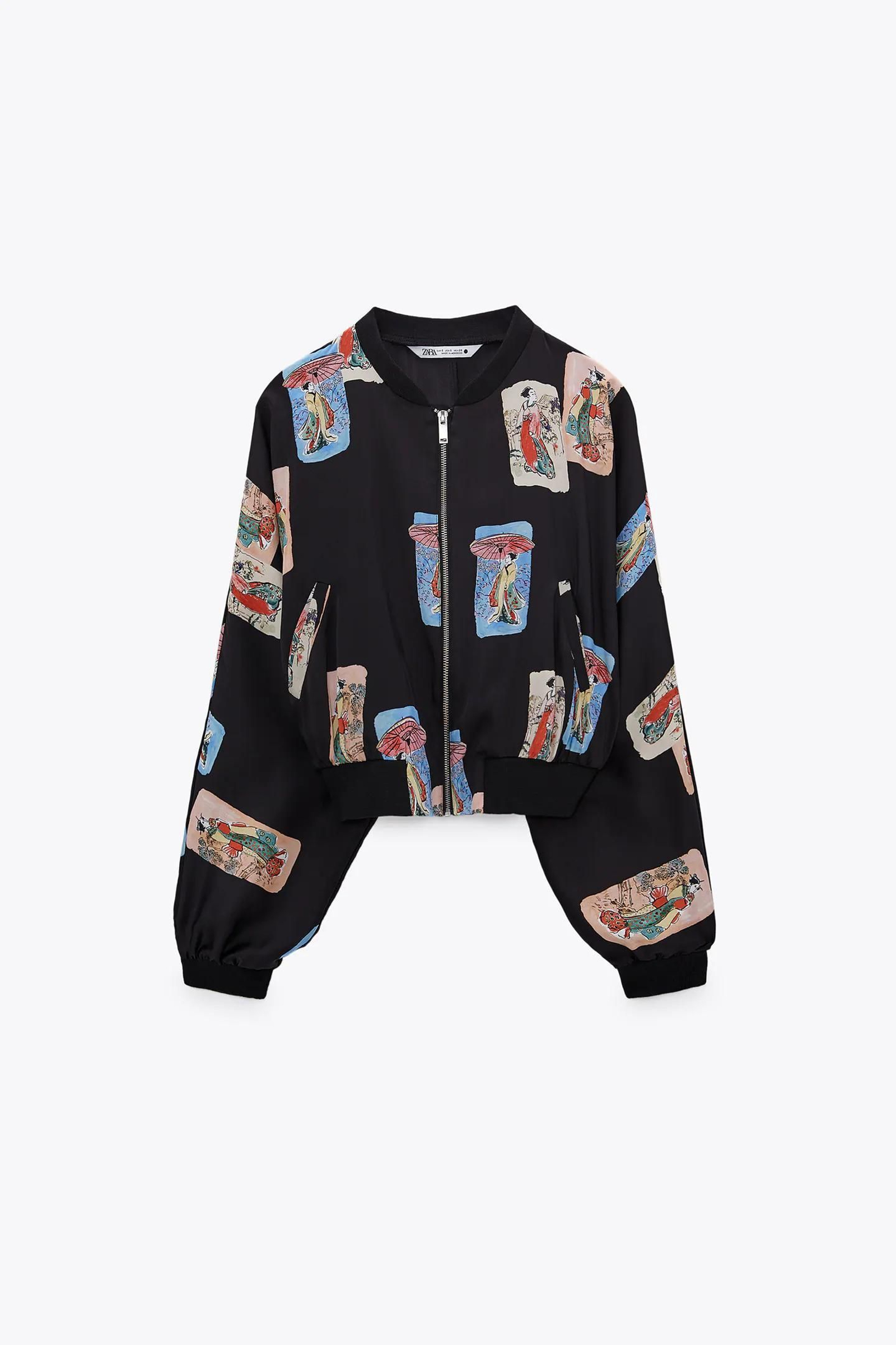 Chaqueta tipo 'bomber' con motivos orientales de Zara.