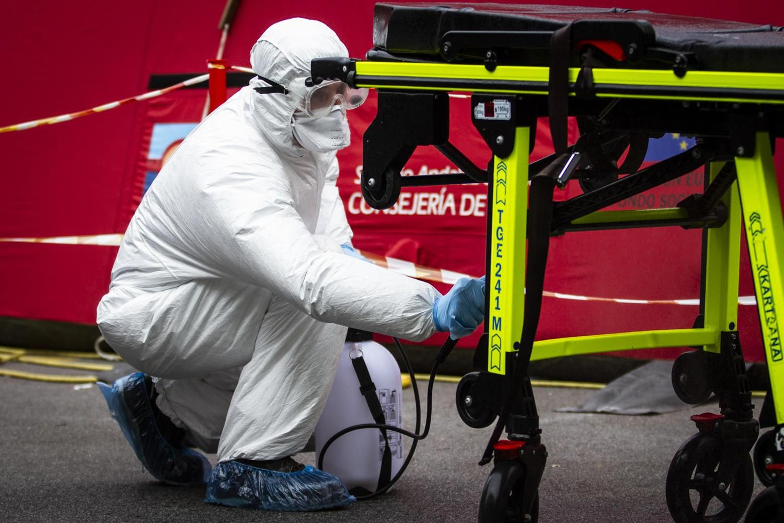 73 sanitarios de los hospitales de la capital vuelven a la primera línea después de superar el coronavirus en Granada