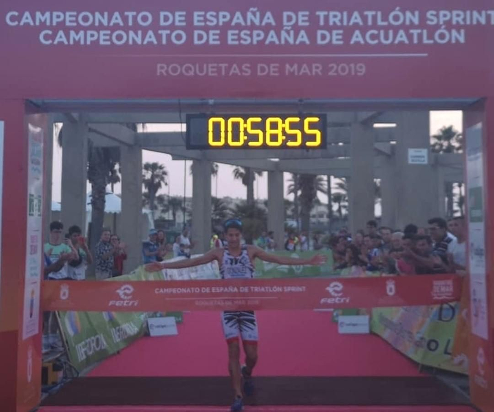 Alberto González entrando en meta.