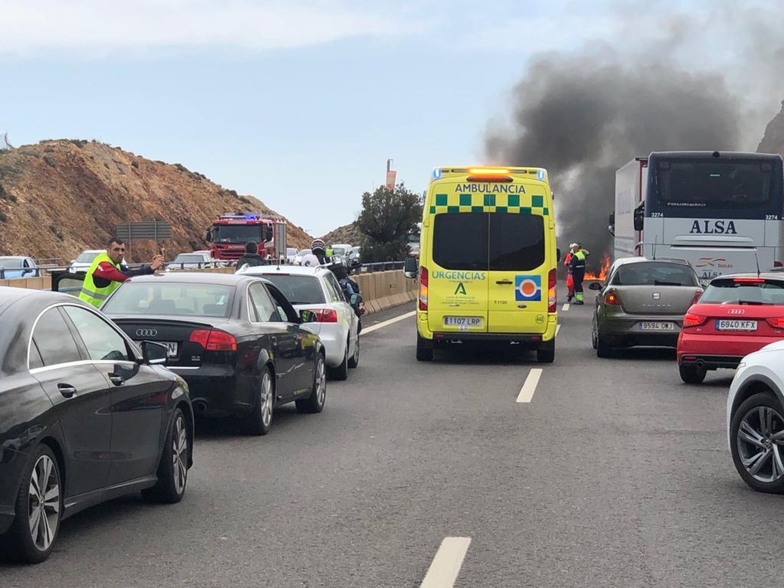 Fotogalería del accidente que se ha producido en la A-7 en dirección a Aguadulce.