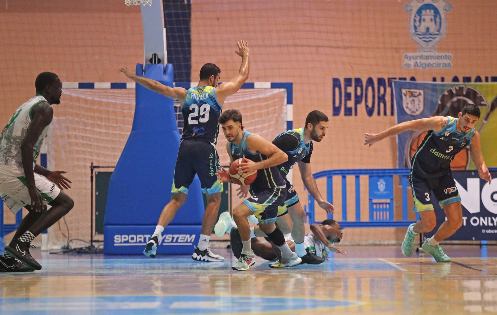 Las mejores fotos del UDEA - Albacete Basket