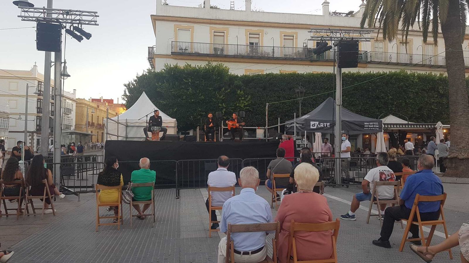Uno de los espectáculos de homenaje a Camarón, en la plaza del Rey.