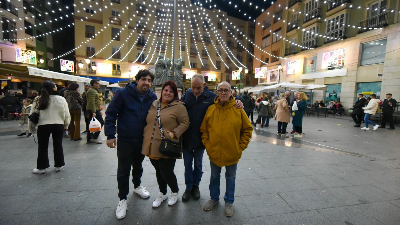 El encendido del alumbrado de Navidad en La Línea, en imágenes