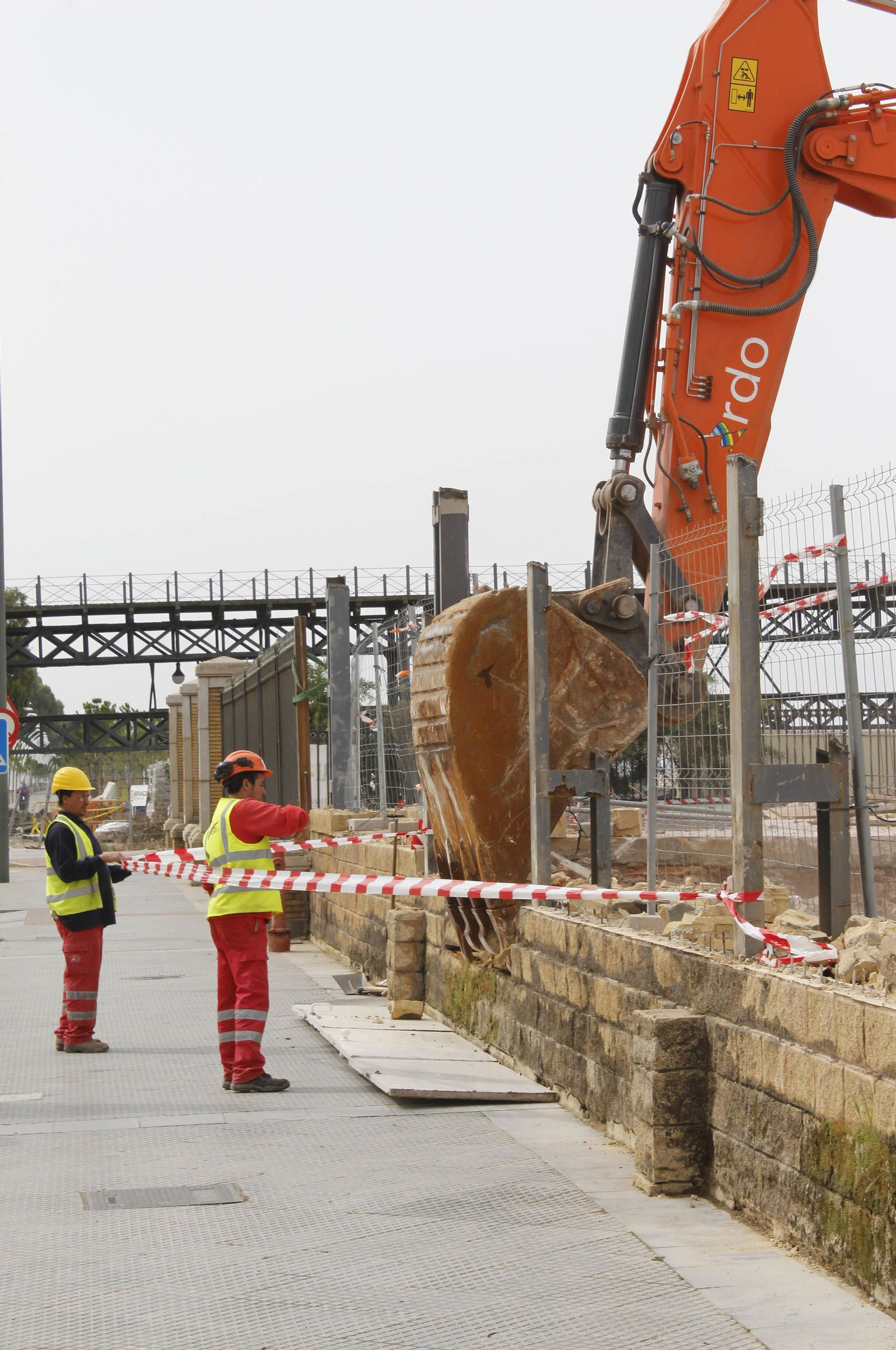 Las imágenes de la demolición de la nave de Crustamar
