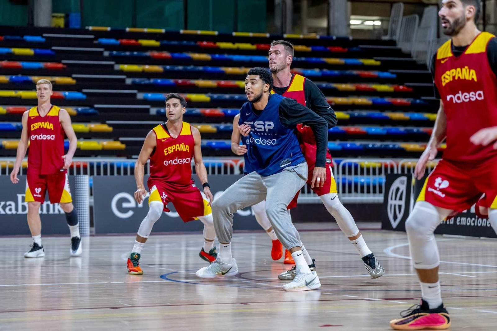 Alberto Díaz, Francis Alonso y Paco Aurioles, en la primera España de Chus Mateo