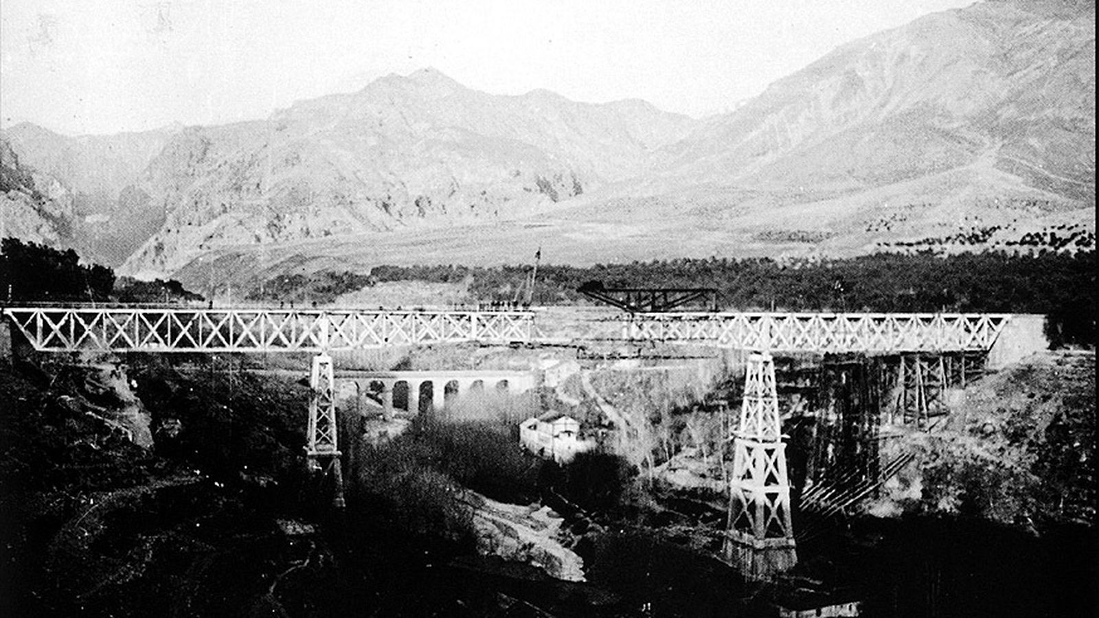 Las obras del puente del tranvía de Dúrcal