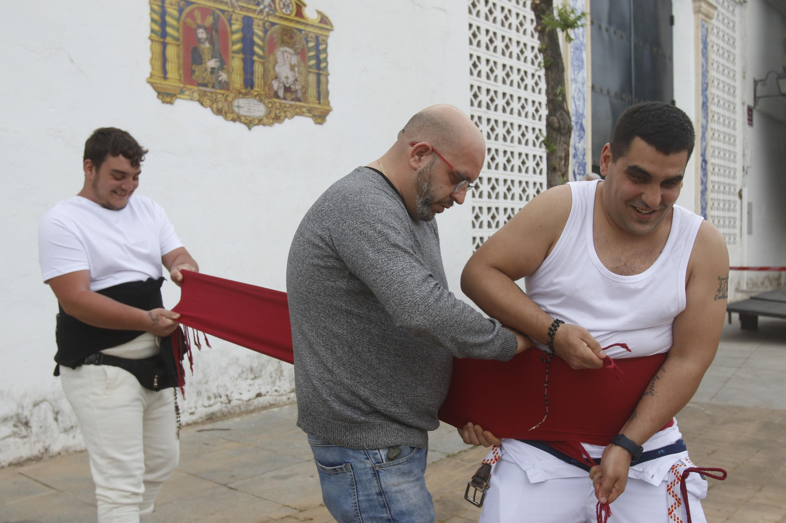 Lunes Santo en Córdoba: La procesión de la Vera-Cruz, en imágenes