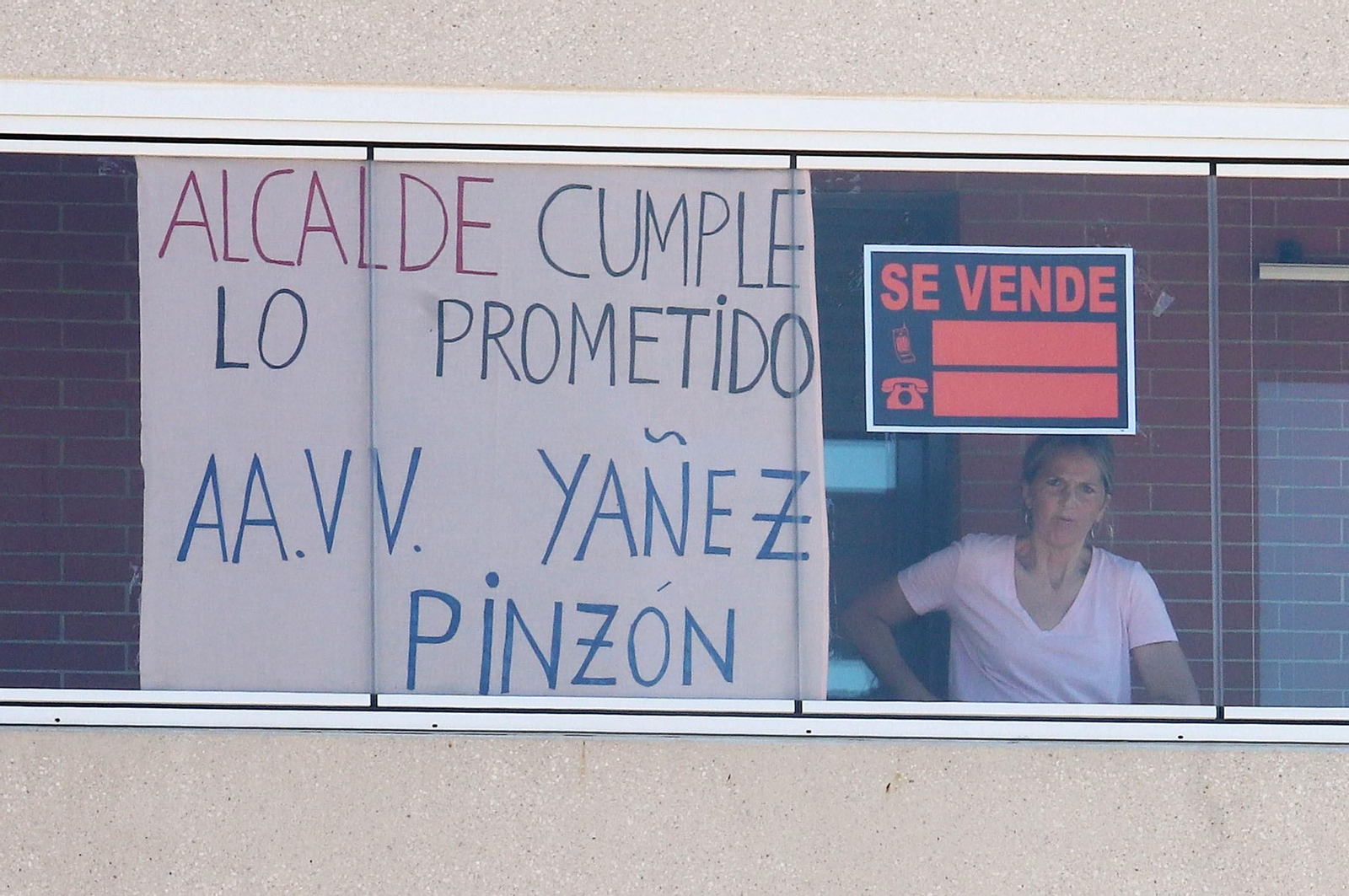 Imágenes de la protesta de los vecinos de Marismas del Polvorín por la construcción de un centro para Proyecto Hombre en vez de la sede de la AAVV Yáñez Pinzón