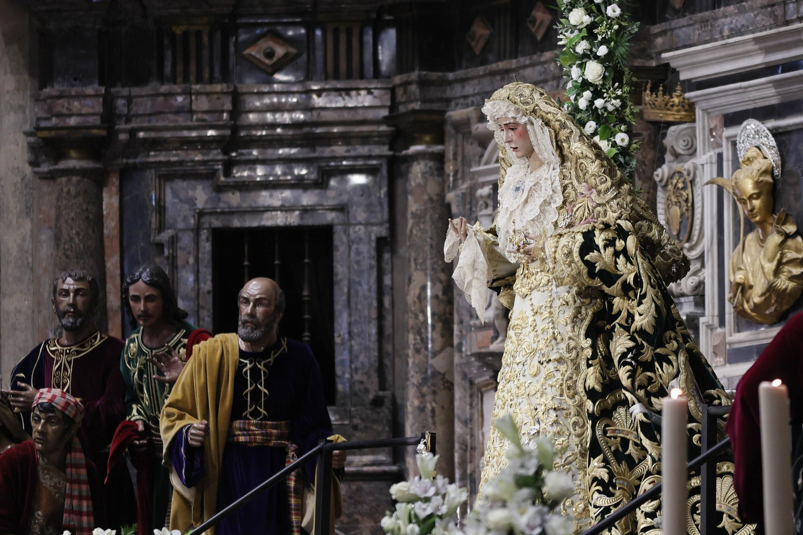 La coronación de la Virgen del Rocío en imágenes