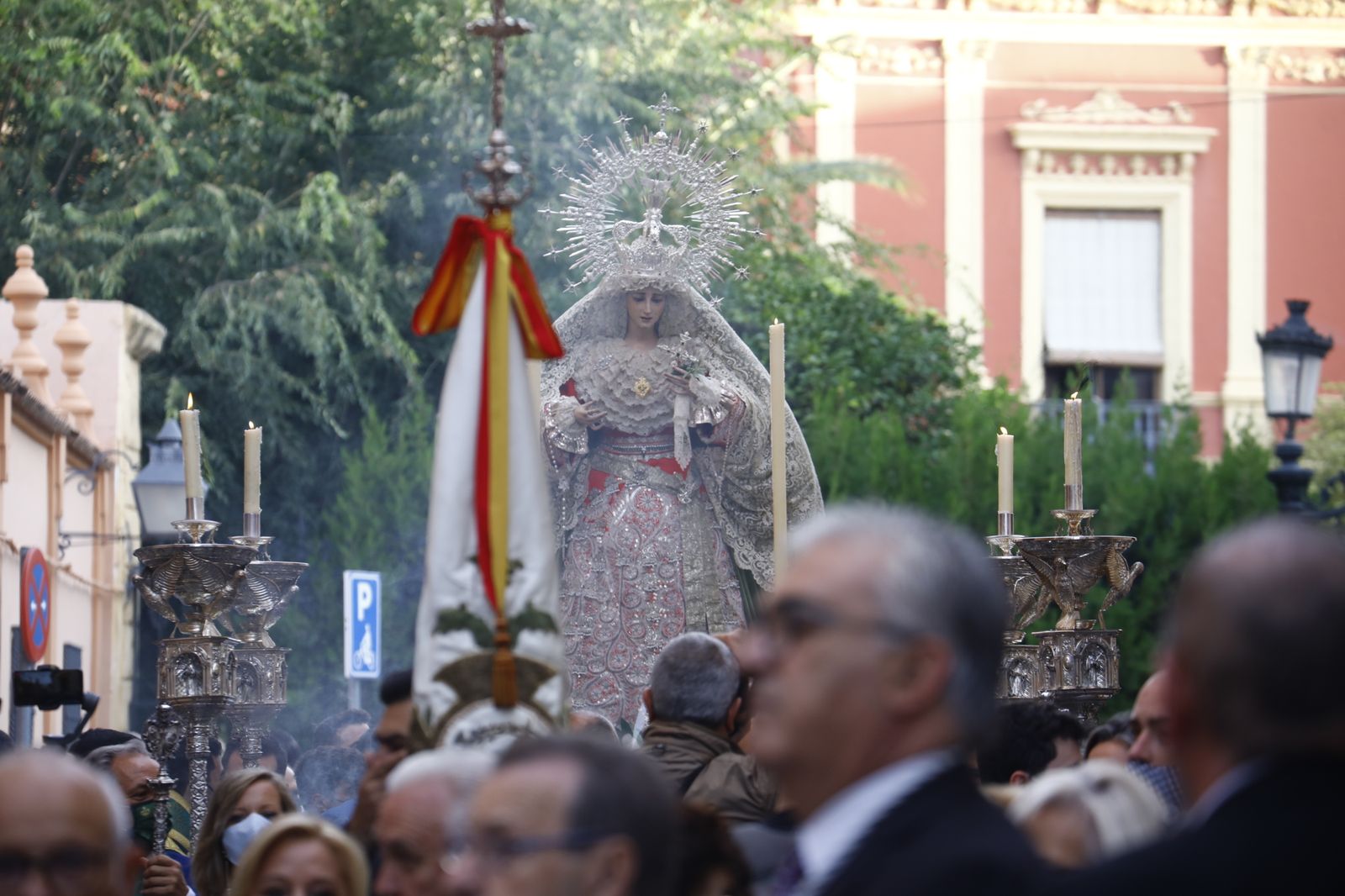El rosario matinal de la Virgen de la Paz, en fotografías