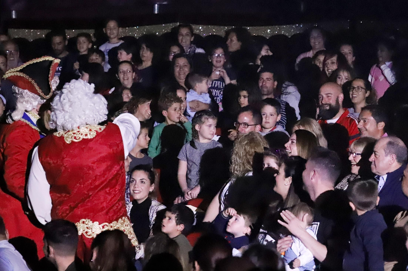 El Circo Alegría muestra su espectáculo sobre el agua, en imágenes