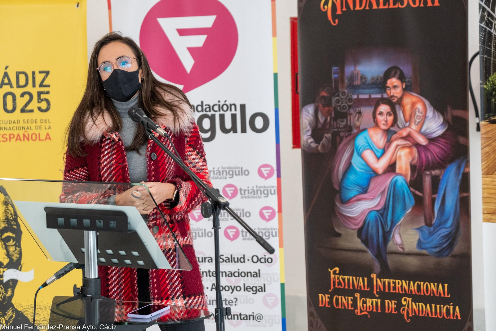 La concejala Lola Cazalilla en la presentación de la muestra de cine LGTBIQ+ Andalesgai.