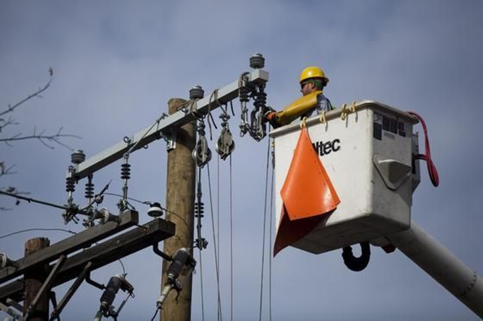 EEUU ya comienza a notar los efectos del huracán que afectará a zonas del litoral como la ciudad de Nueva York.

Foto: REUTERS / AFP