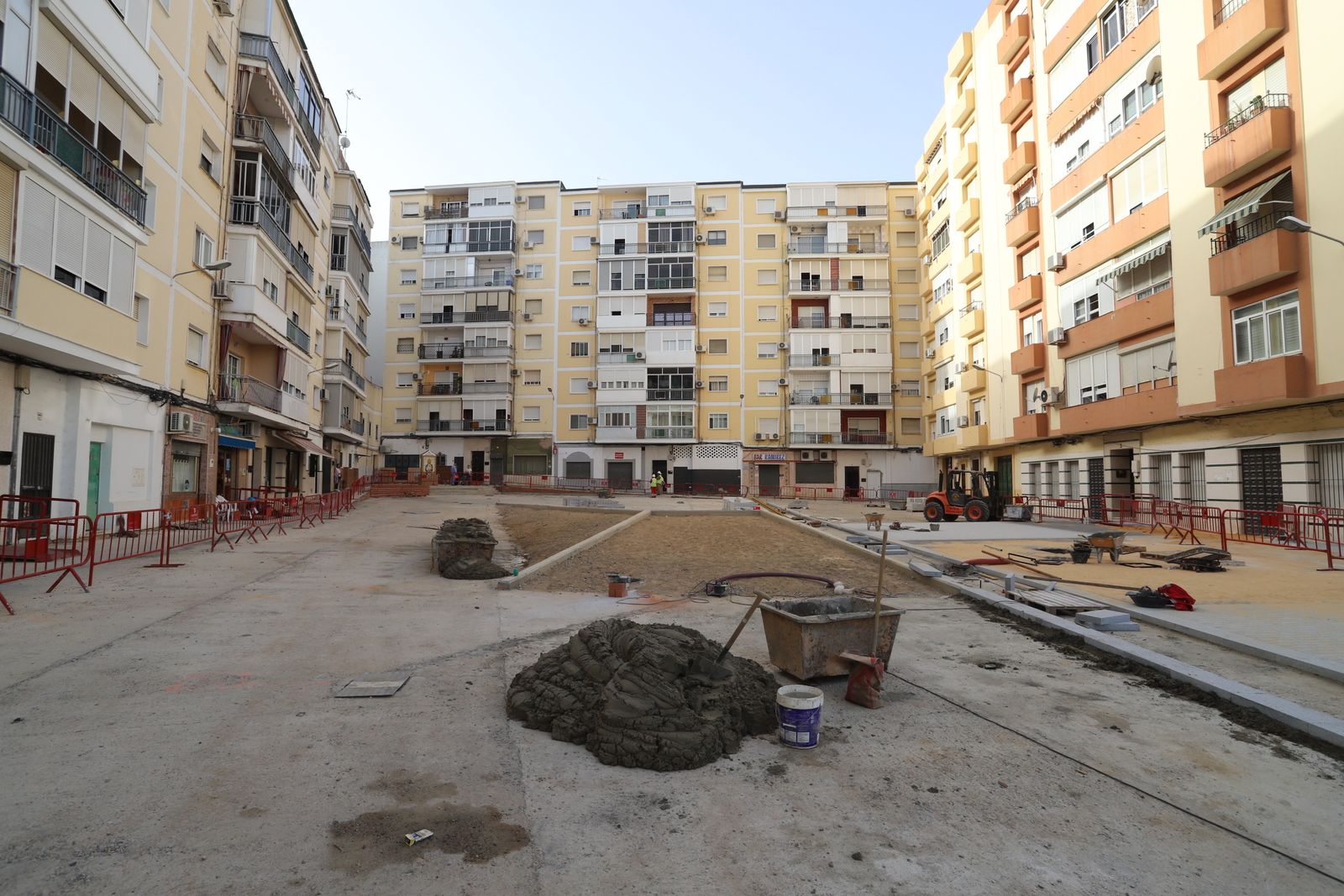 Las obras de peatonalización de la Plaza de Los Dolores, en imágenes