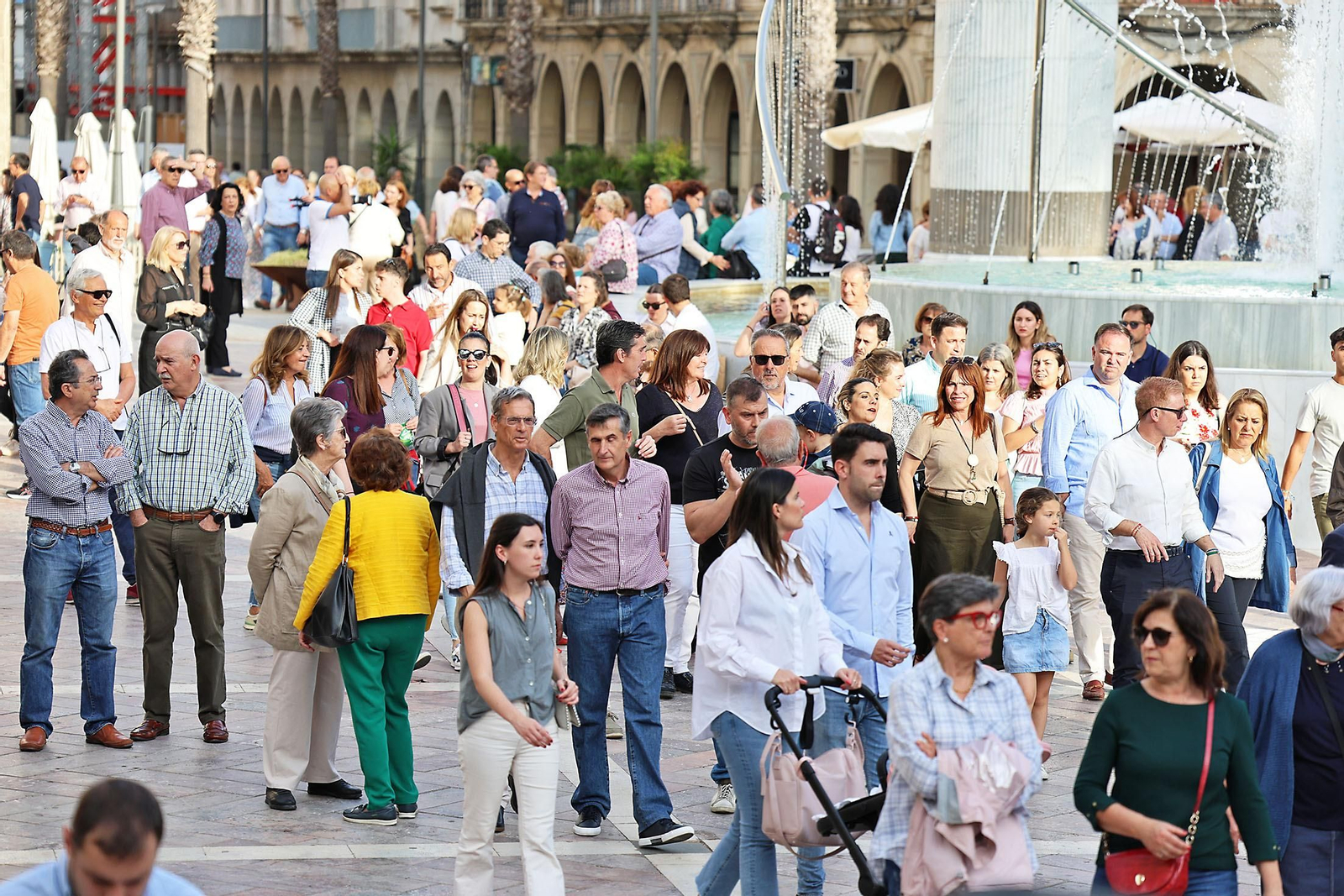 Imágenes de la concentración por las infraestructuras para Huelva