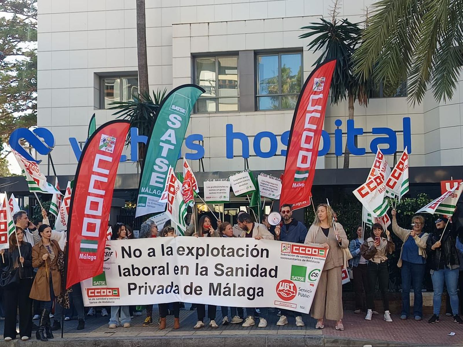 Concentración de trabajadores de la sanidad privada en Málaga en el primero de los cuatro días de huelga convocados.
