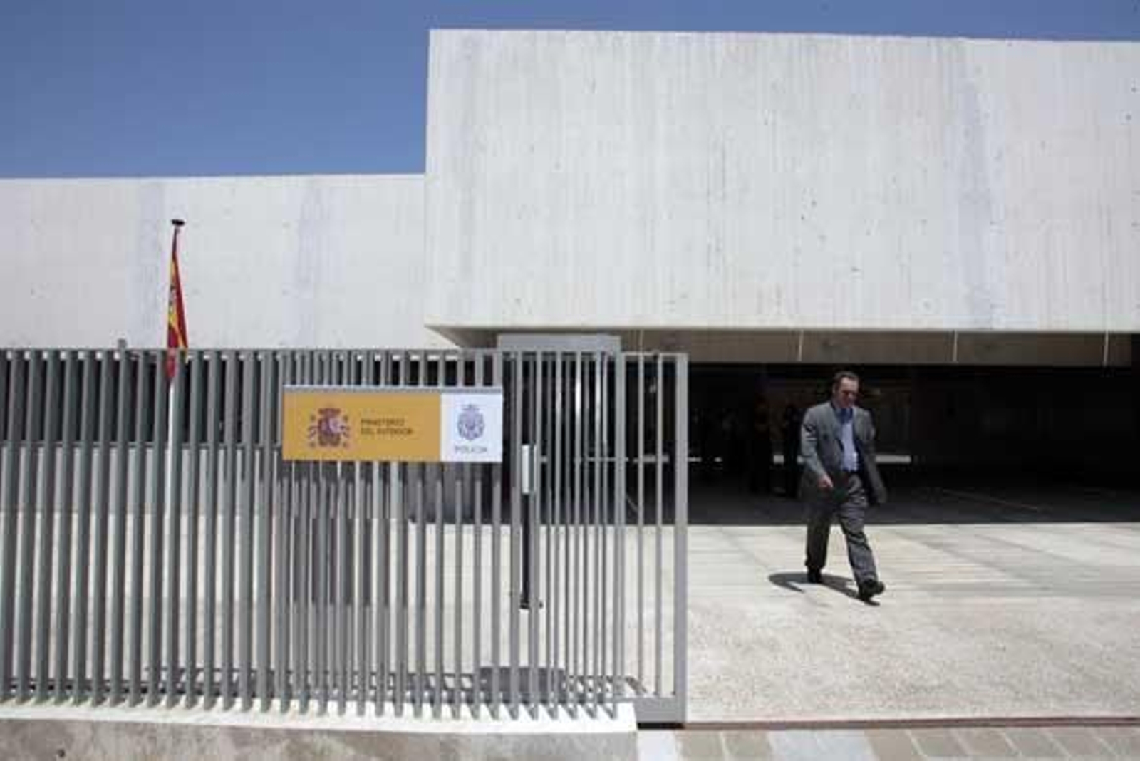 Rubalcaba inaugura el primer cuartel conjunto de Guardia Civil y Policía