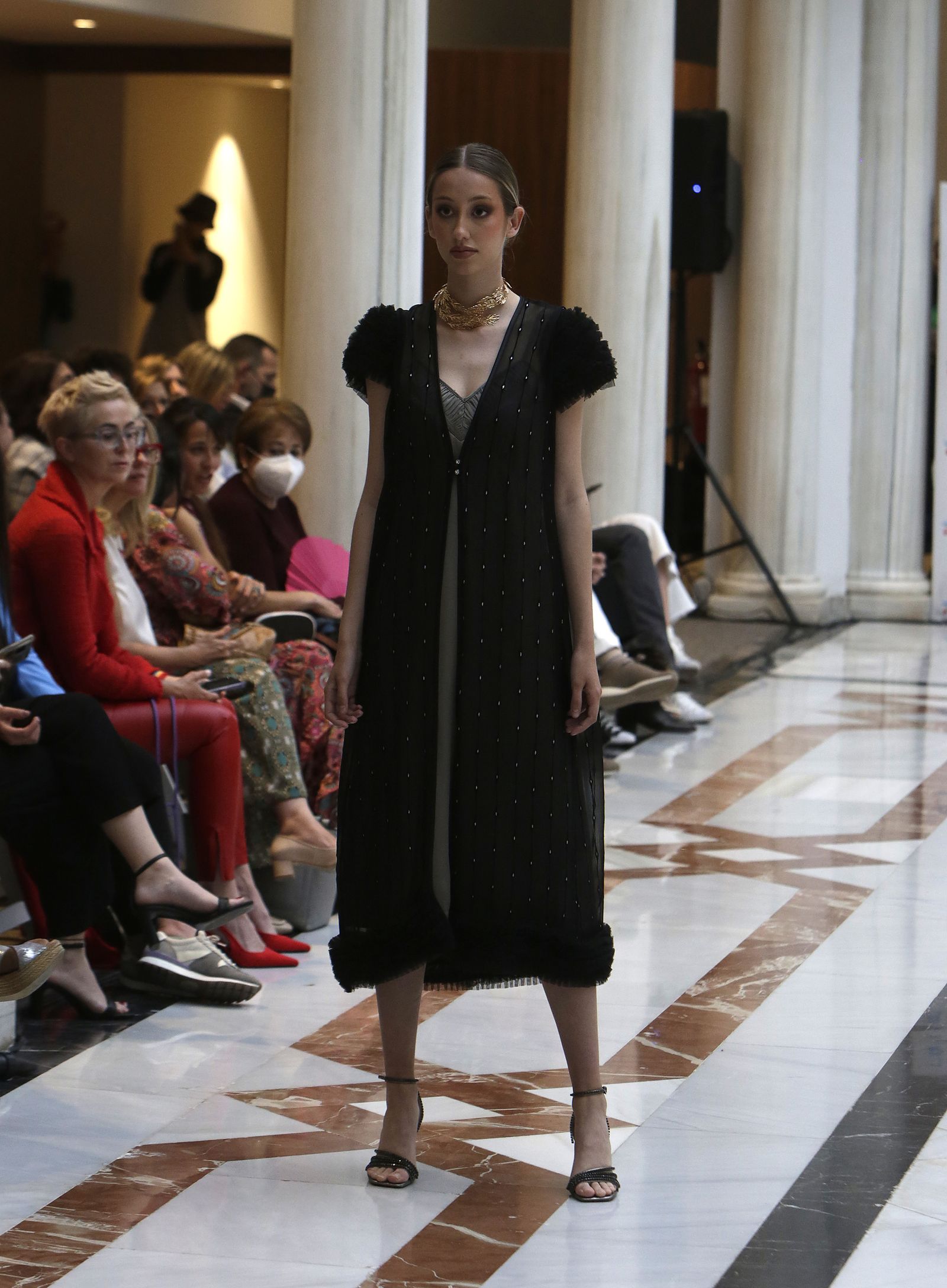 Desfile moda flamenca en las vísperas de la Feria de Abril CaixaBank