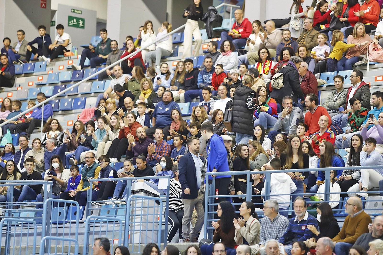 Ambiente en las gradas en el partido de la selección Española femenina de baloncesto contra Islnadia