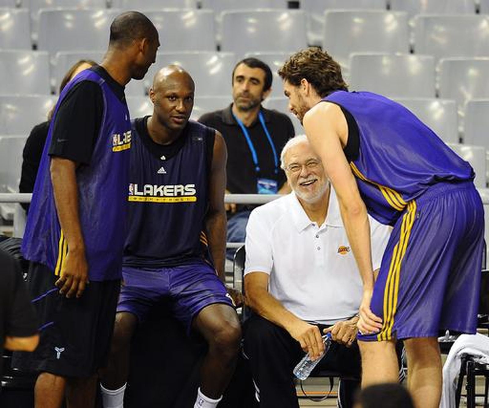 Los Lakers preparan su partido de la gira europea de la NBA frente al Regal Barcelona. / AFP