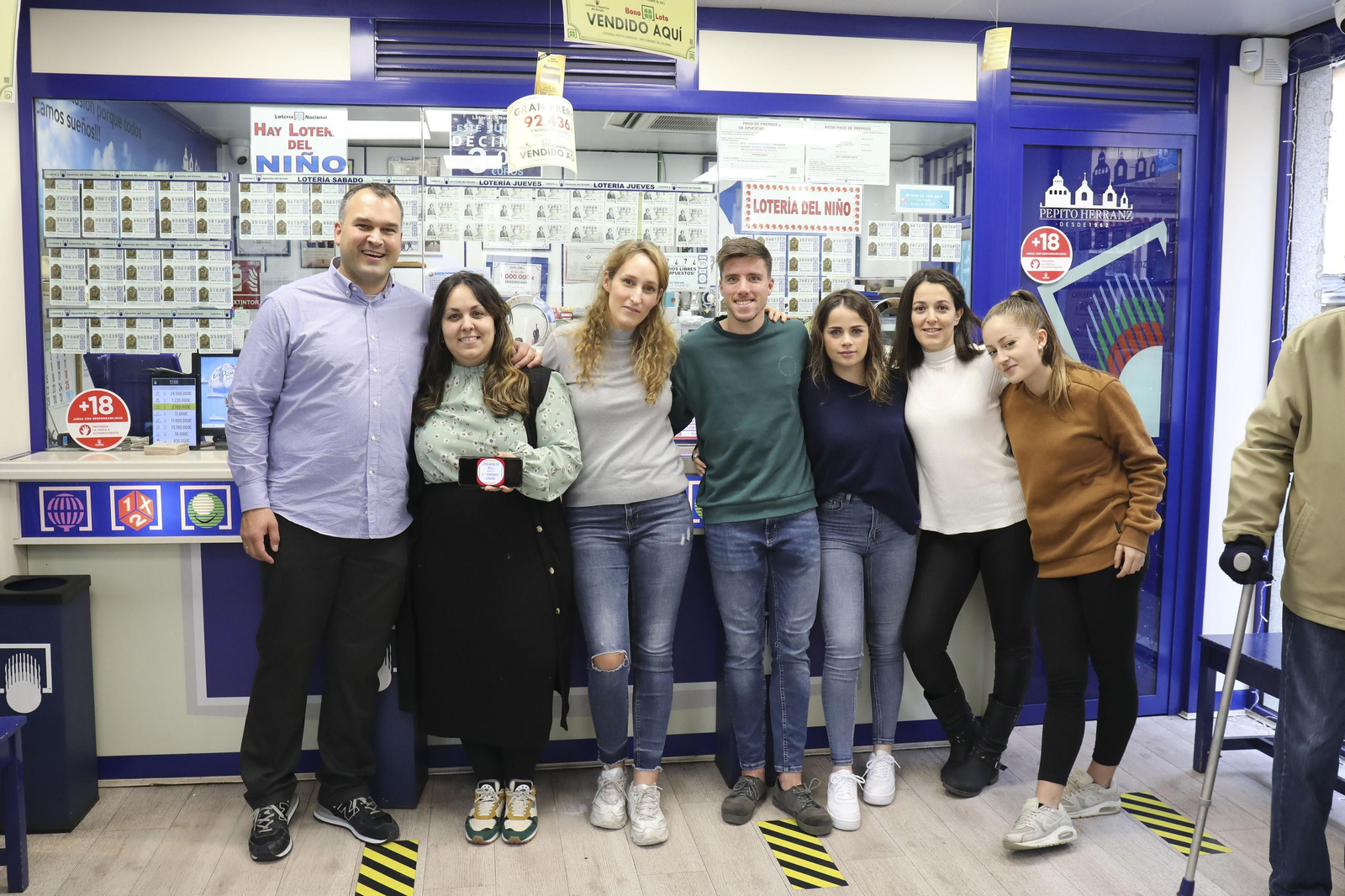 Celebraciones de los premiados con la Lotería de Navidad en España Celebraciones de los premiados con la Lotería de Navidad en España