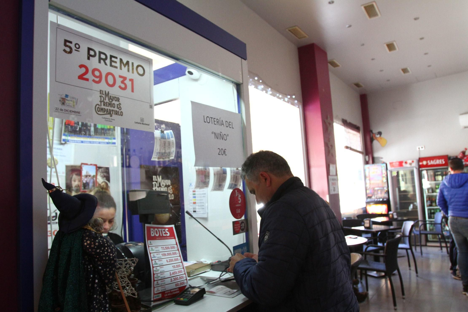 Alegría en Huelva tras tocar por primera vez el gordo en la capital.