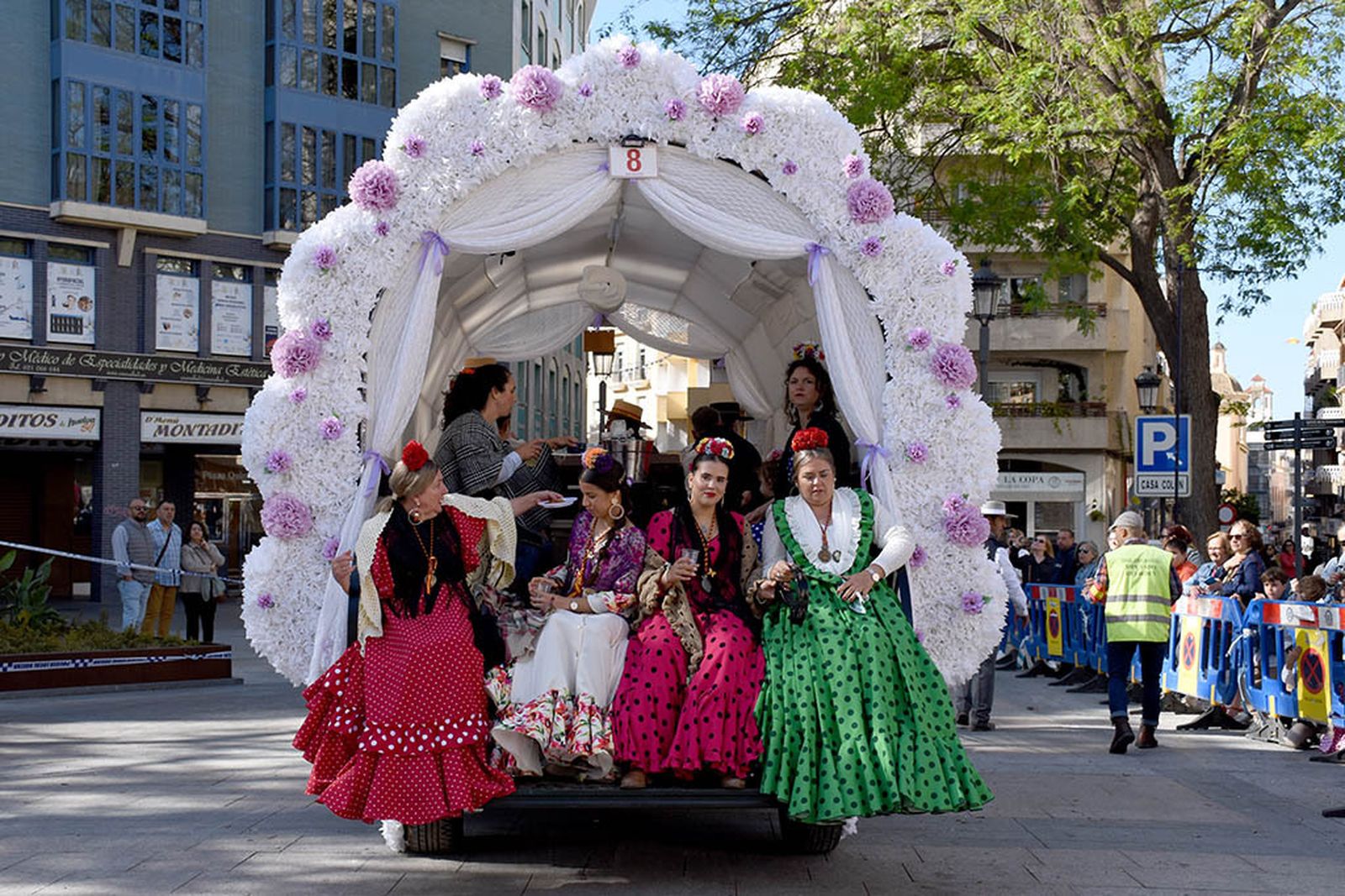 Las mejores imágenes de los peregrinos en la salida de Emigrantes