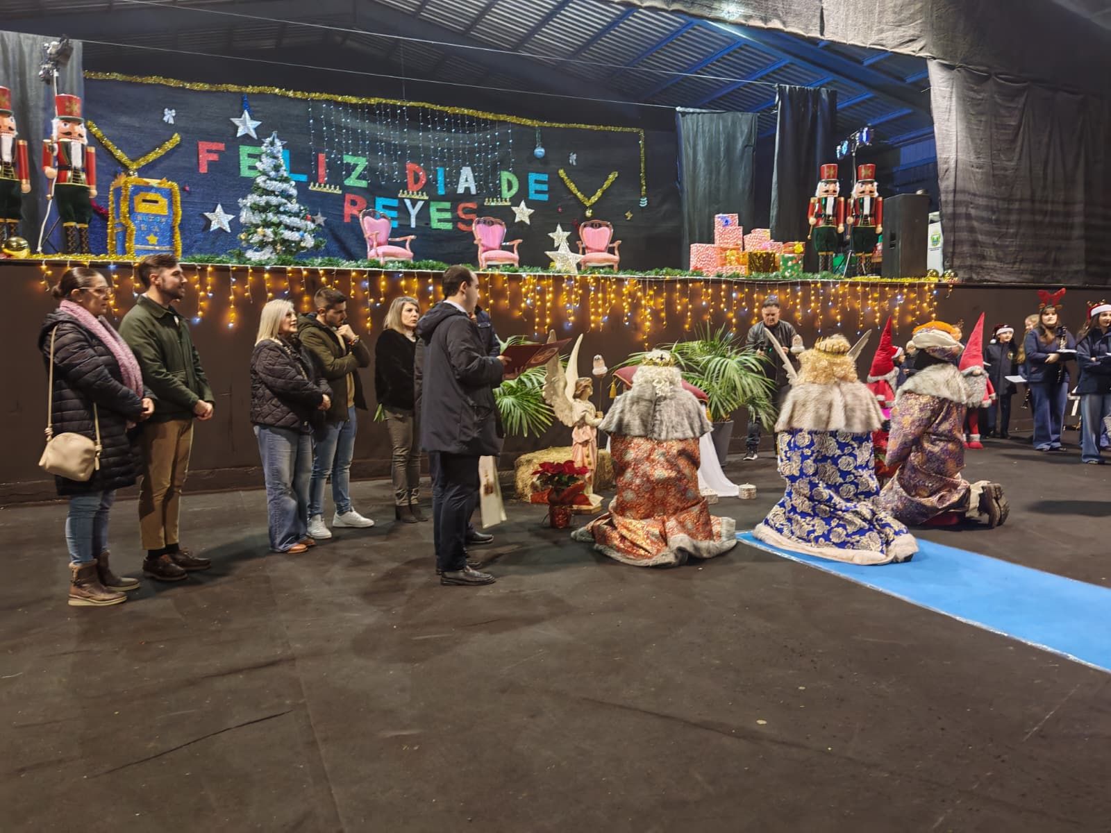 Magia y espectáculo se citan en la cabalgata más "diferente" de Olula del Río, en imágenes