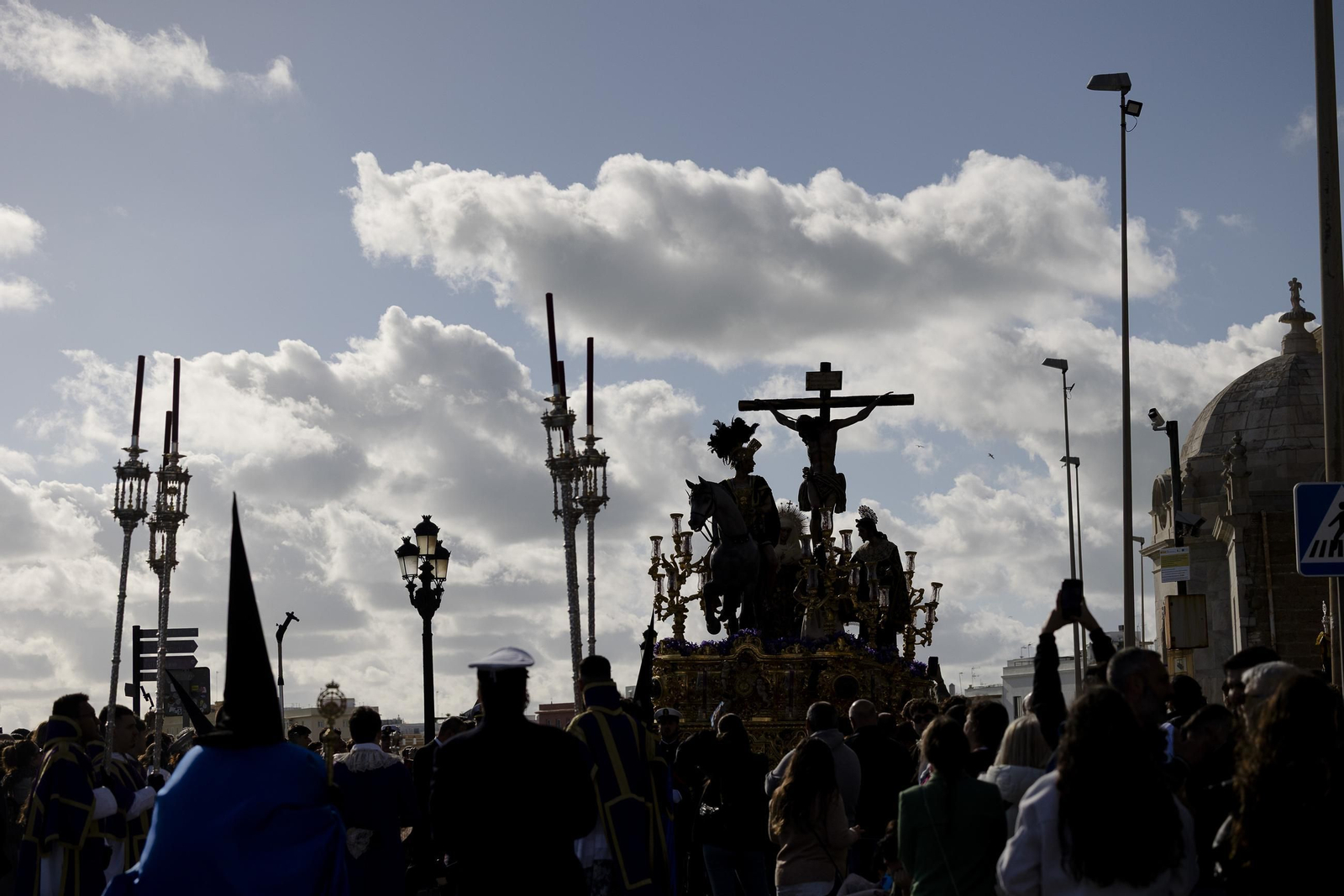 Imágenes de la salida de Las Aguas en la Semana Santa de Cádiz 2025