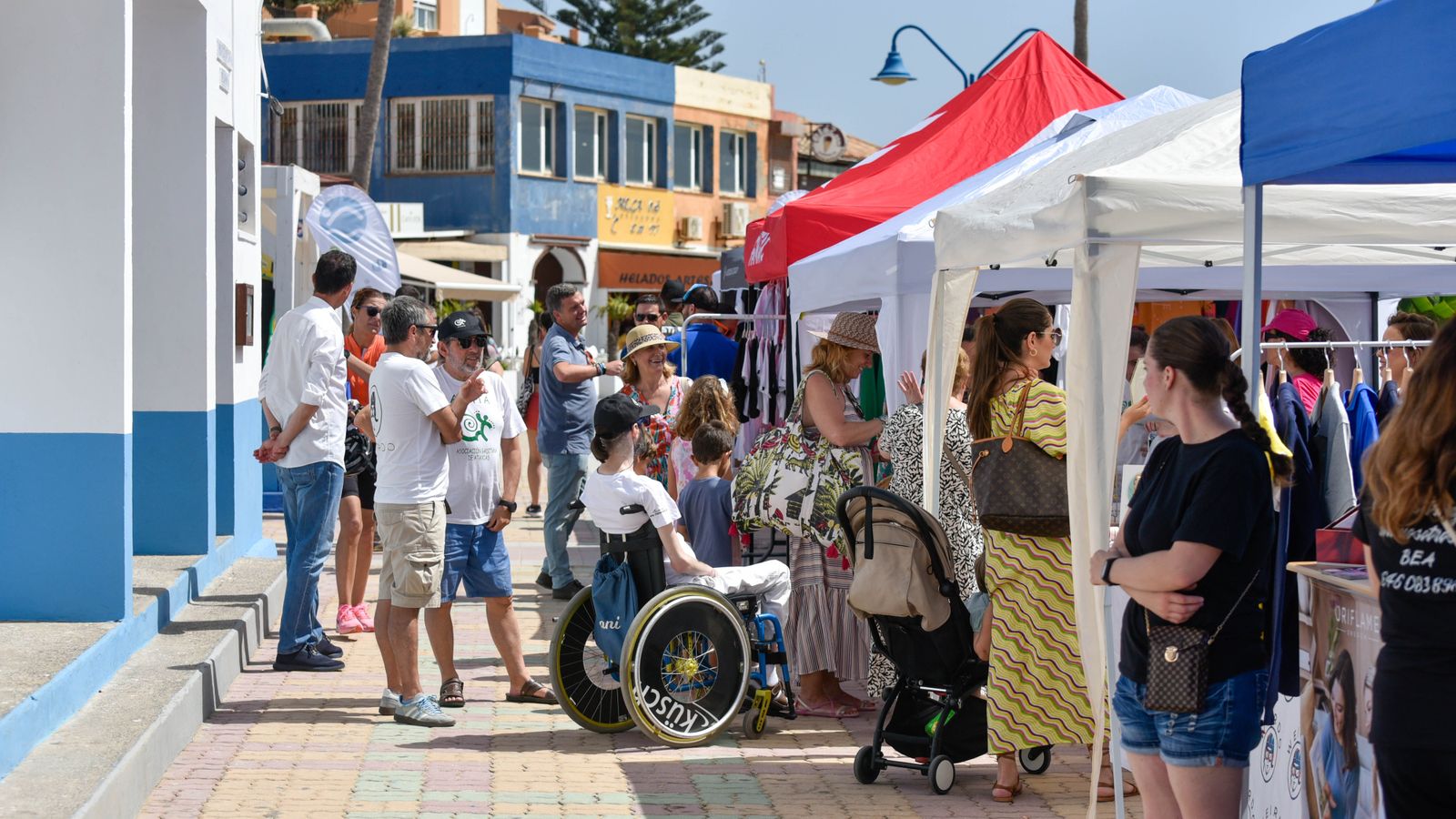 Las fotos del outlet solidario en Getares