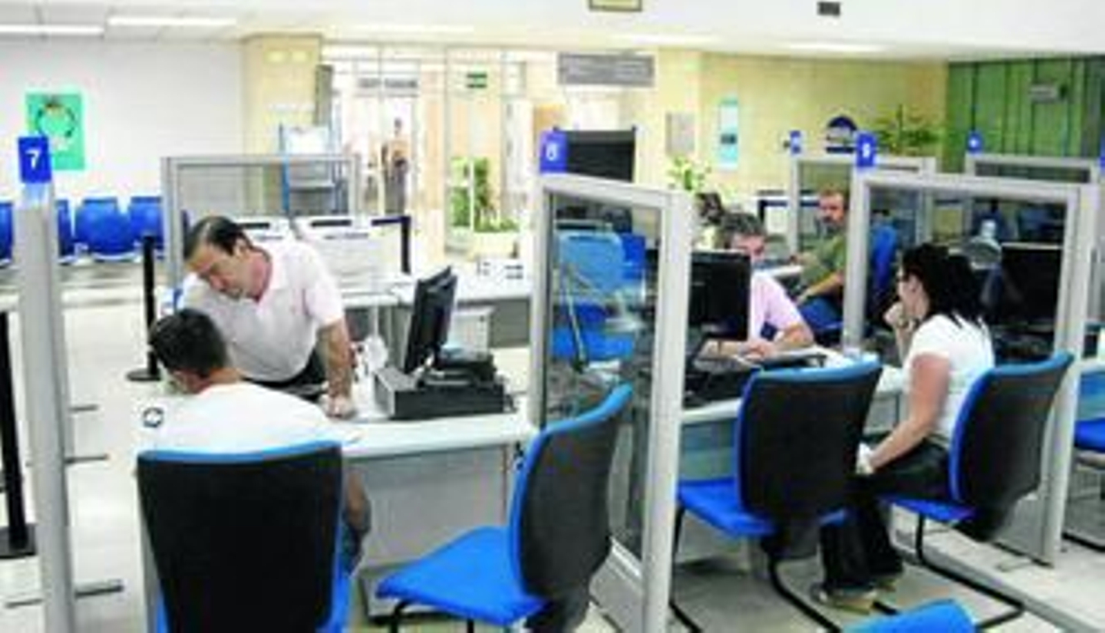 Interior de la delegacion de la Agencia Tributaria en Córdoba.