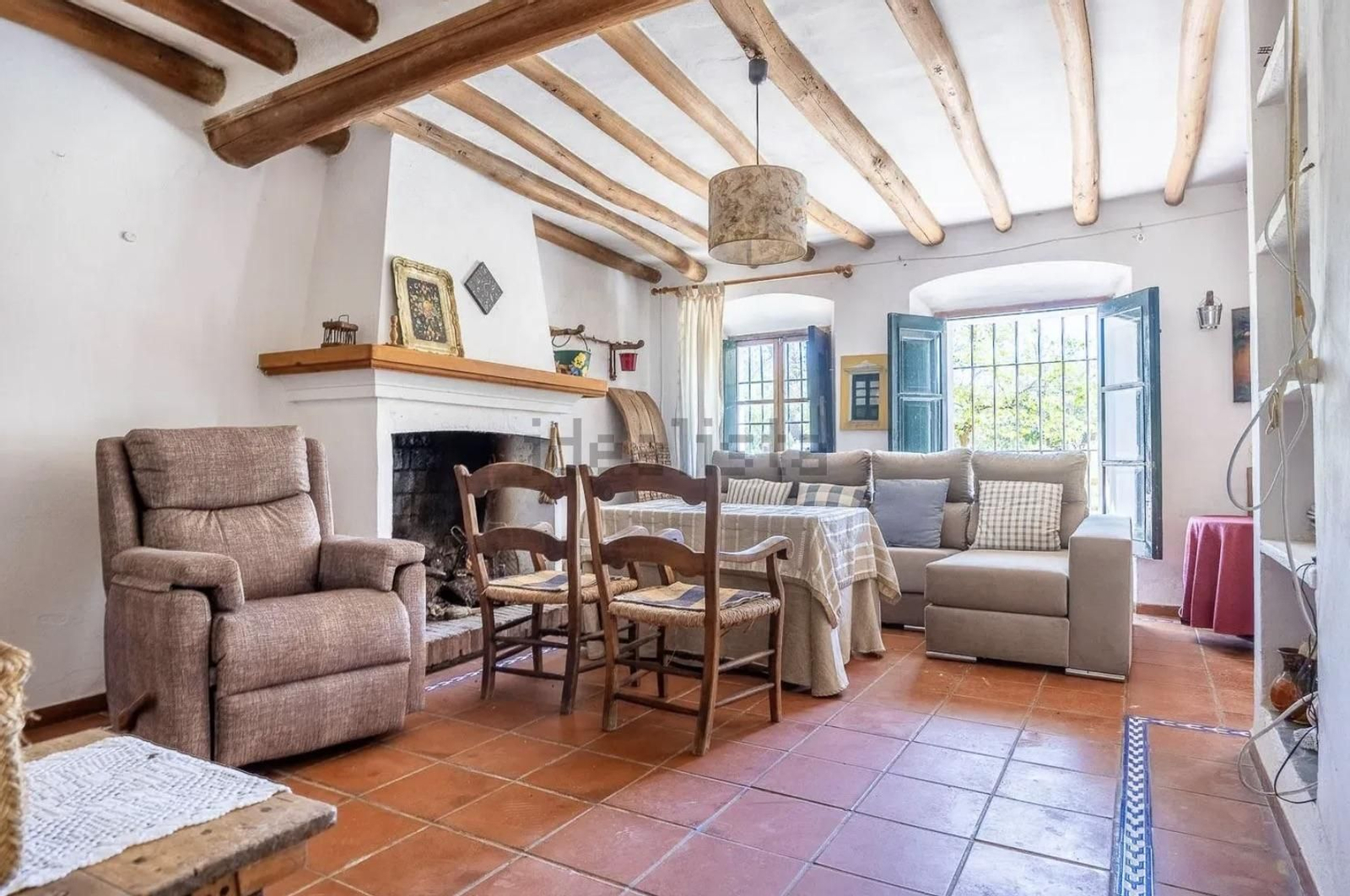 Así es el exclusivo cortijo que se vende en un pueblo de Huelva: Tiene una cascada y cuesta casi un millón de euros