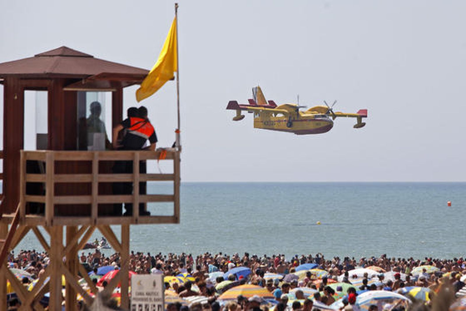 190.000 personas disfrutan del III Festival Aéreo en la playa de la Victoria. /Foto: Jesús Marín