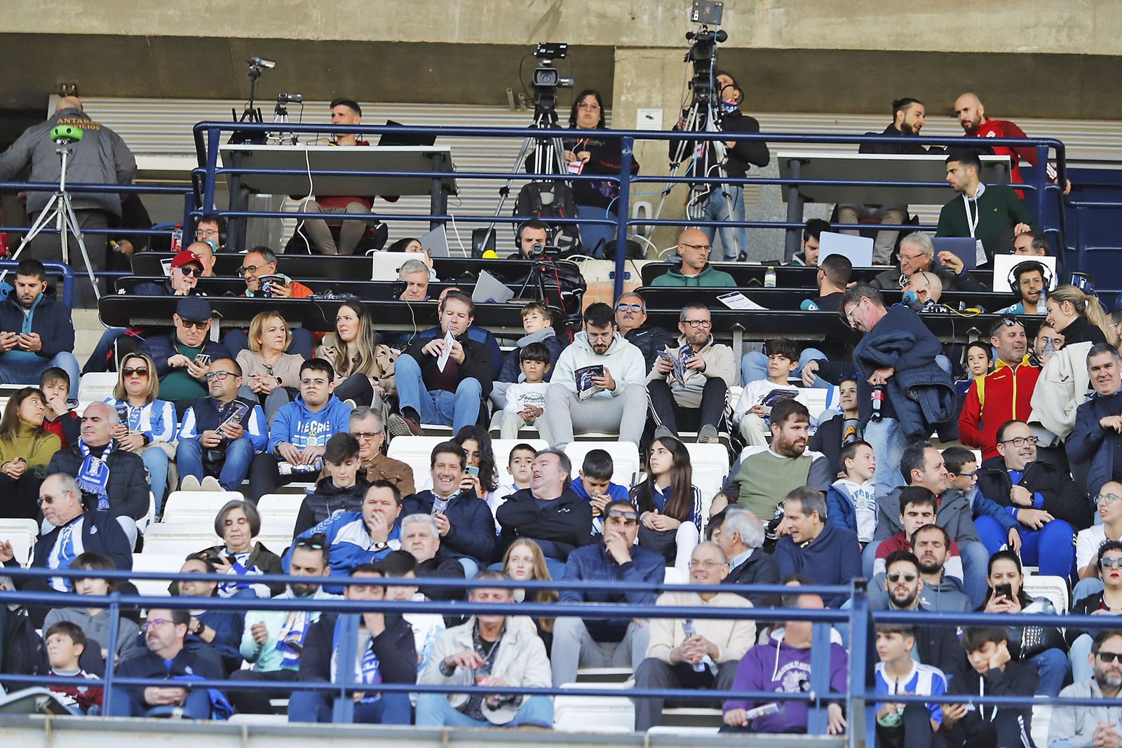 Imágenes del ambiente en el encuentro entre el Recreativo de Huelva y el Real Murcia