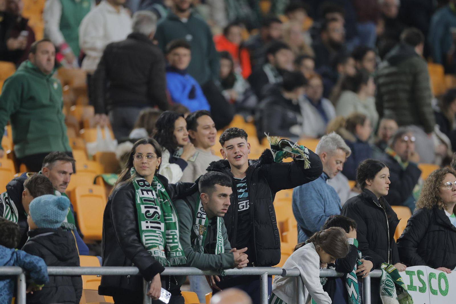 Búscate en las fotos del Betis - Utrecht