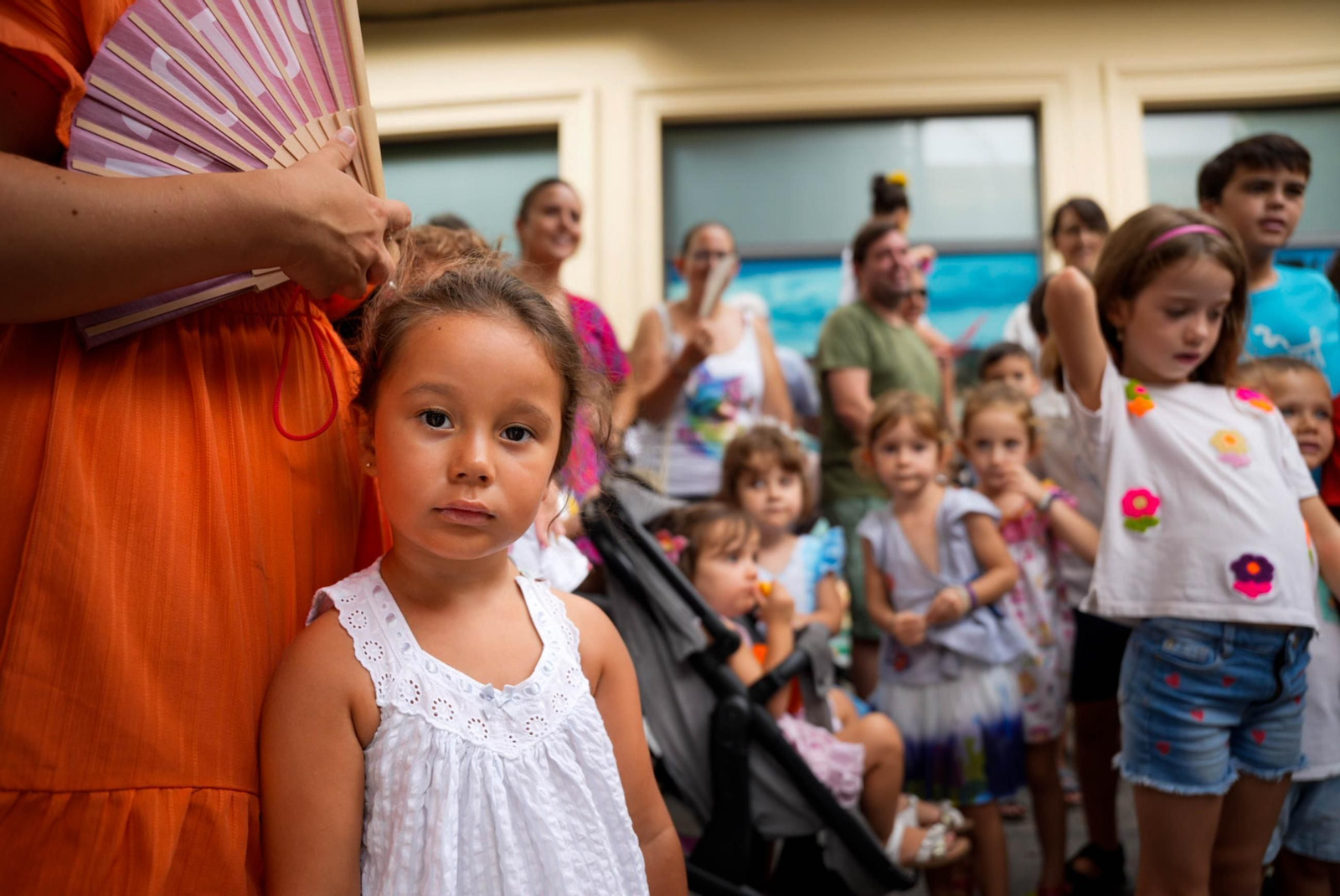 Las mejores imágenes del espectáculo de magia en la calle de la Feria de Almería