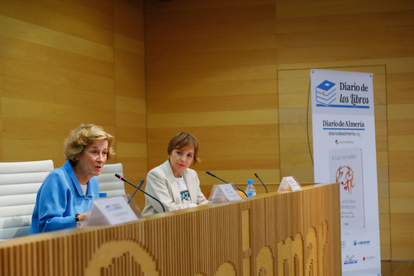 Imágenes de Diario de los Libros, con Julia Navarro