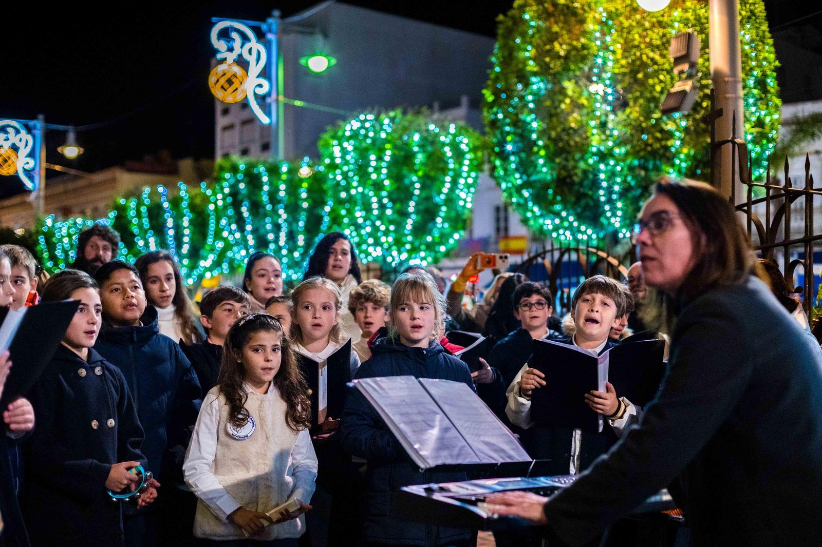 Bendecido el belén 'clásico' de San Fernando en el cancel de la Iglesia Mayor