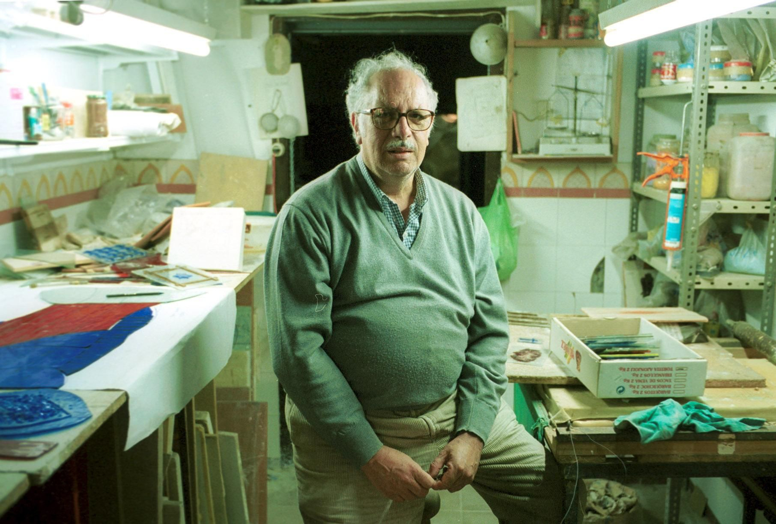 Francisco García Chaparro, en el taller que convirtió en Asociación Cultural Barro y Cristal.