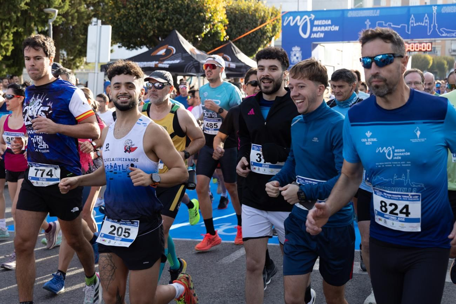 En imágenes: multitudinaria e histórica XXIX Media Maratón 'Ciudad de Jaén' y 10k en memoria de Paco Manzaneda (2)