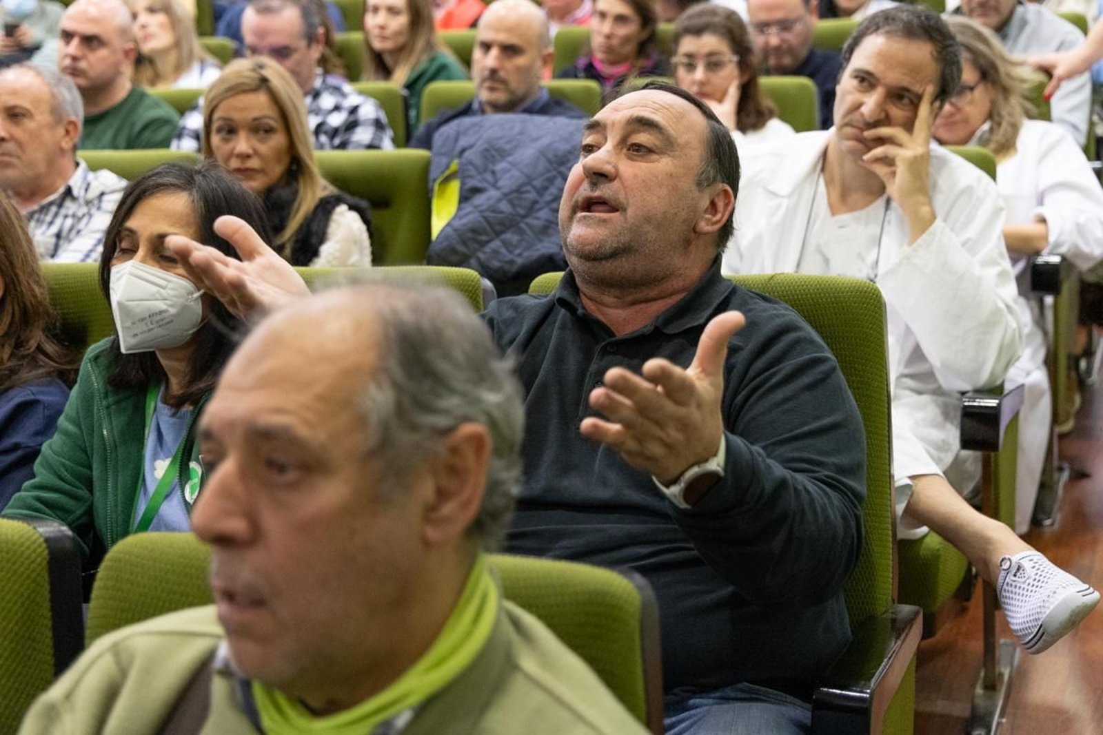 Encierro y asamblea convocado por CCOO, Satse, CSIF y UGT para denunciar el incumplimiento de los acuerdos en materia sanitaria por parte de la Junta de Andalucía