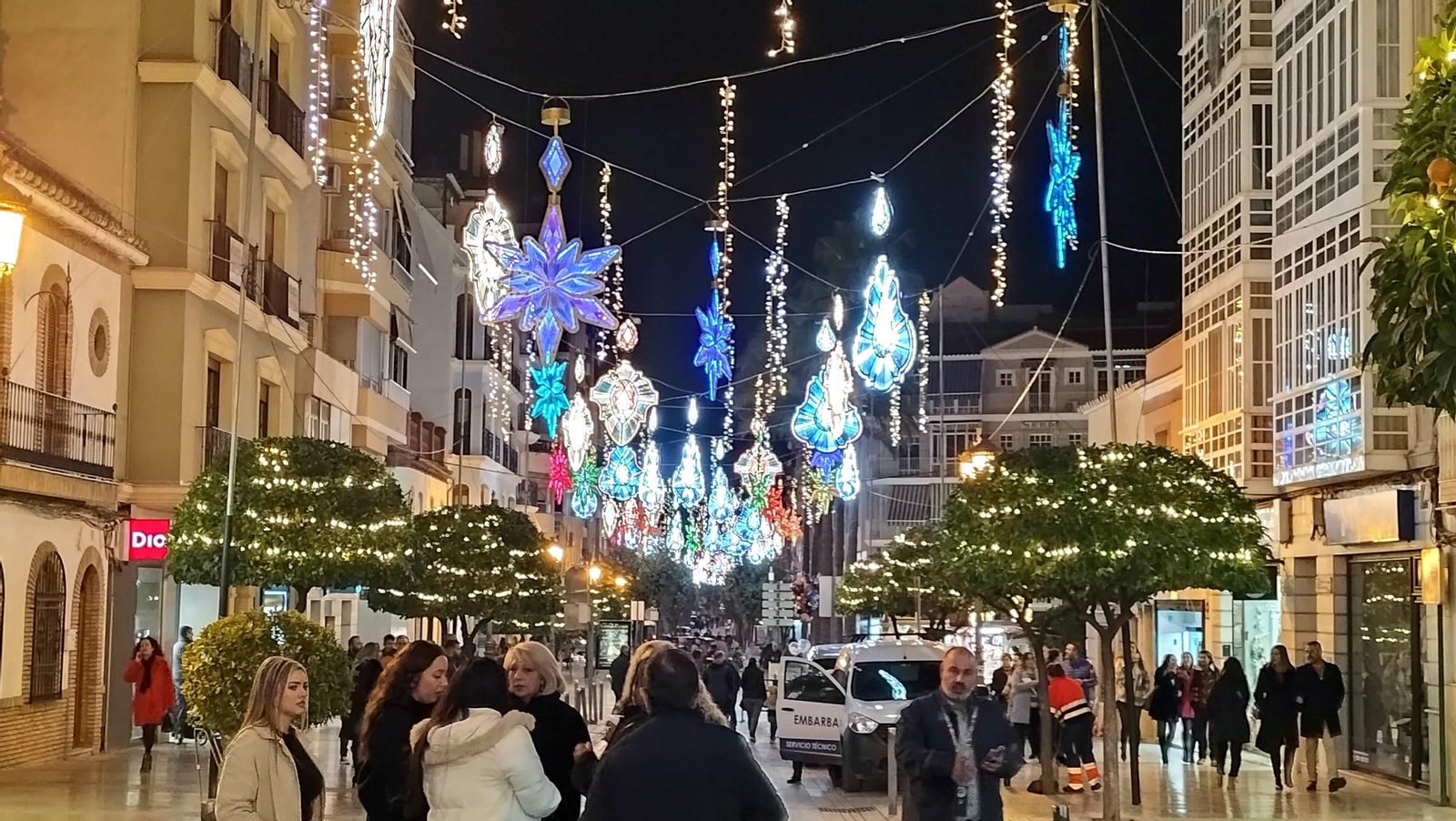 En fotos, locura por las luces de Navidad de Puente Genil