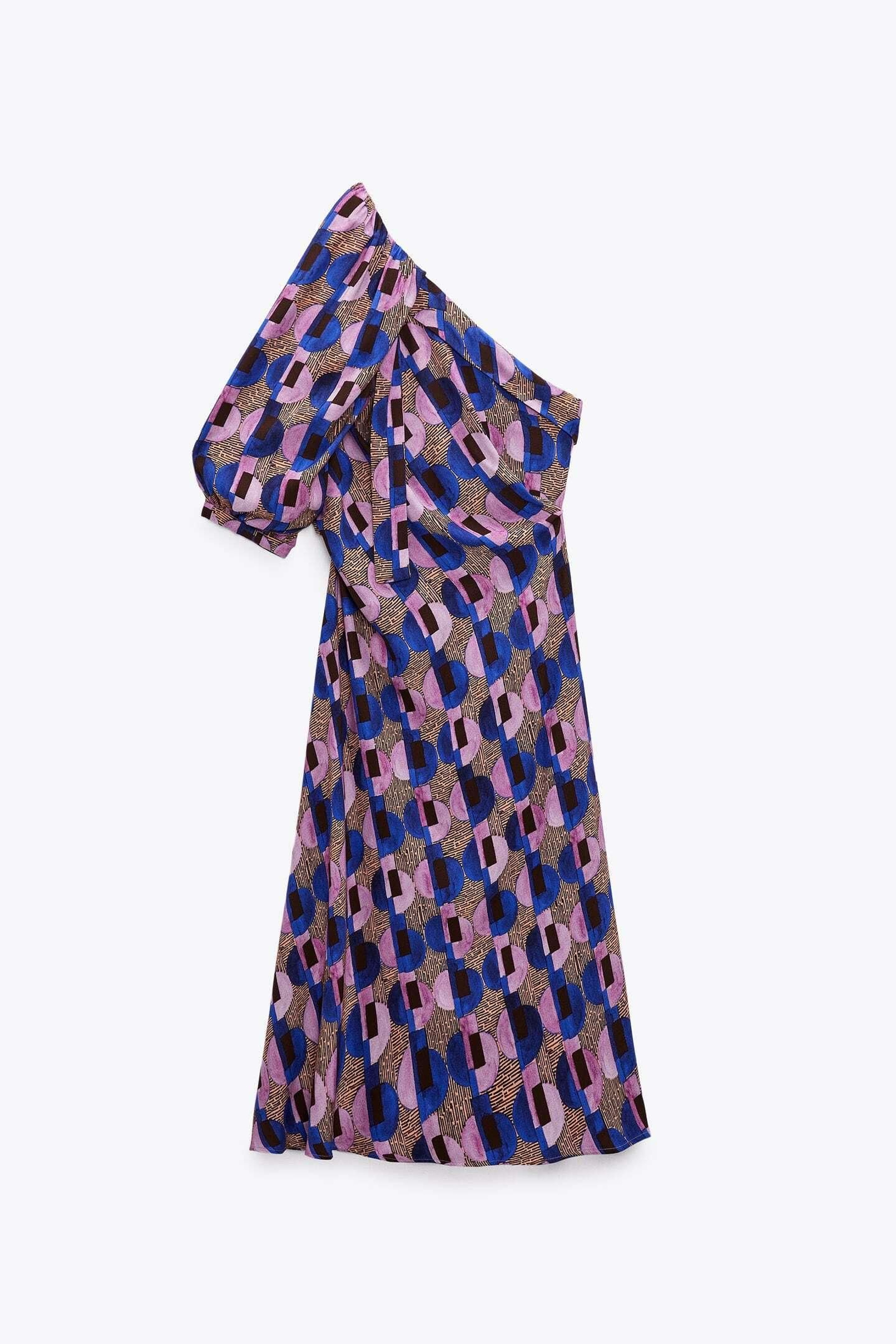 Vestido asimétrico de edición limitada de Zara.
