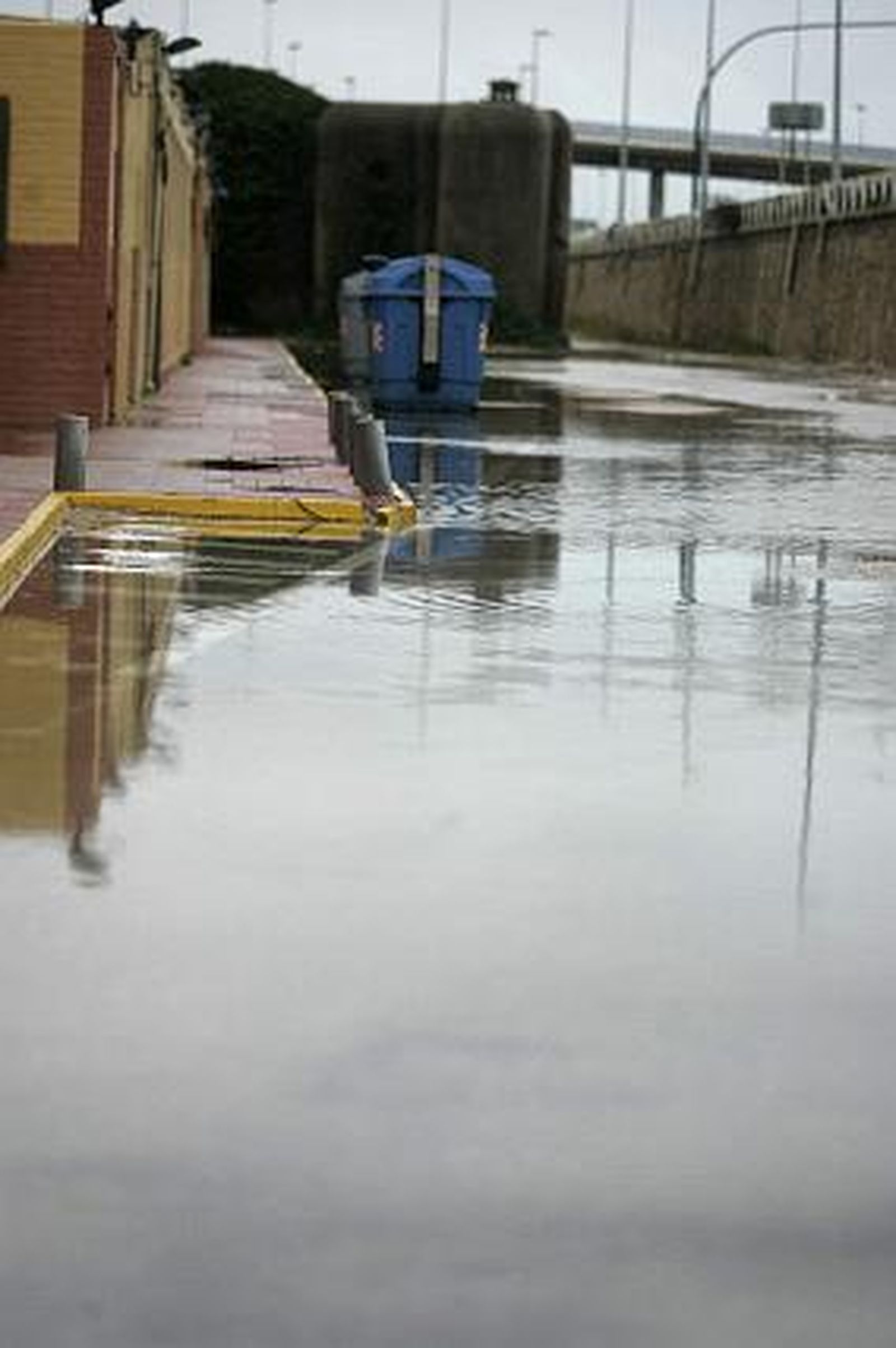 La lluvia y el viento causan múltiples destrozos en varias localidades de la provincia. 

Foto: Jesús Marín